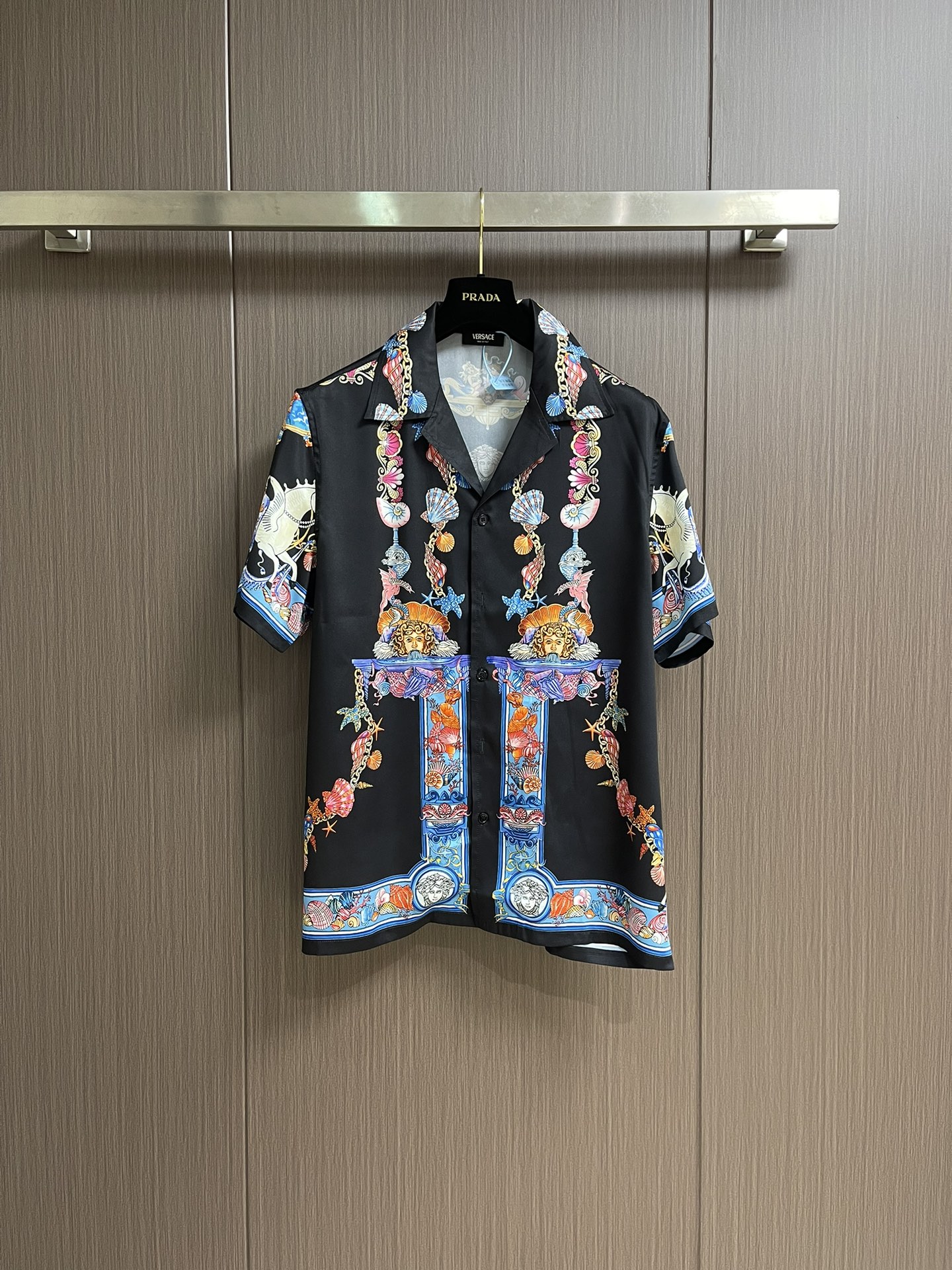 Versace Coral Theatre Bedrukte Zijden Heren Overhemd - Zomer 2025 Collectie