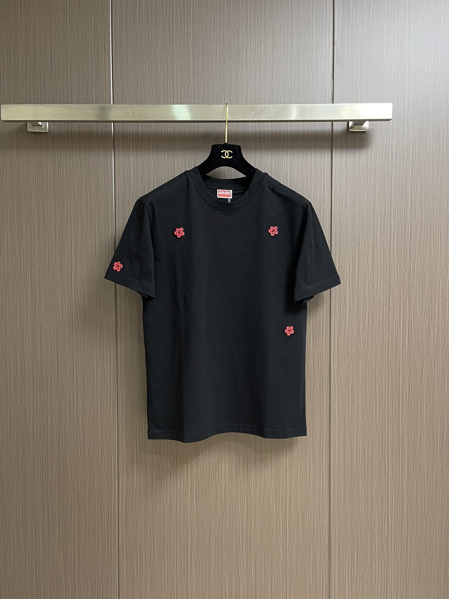 NO:411983,Kenzo New men's casual short-sleeved T-shirt, imported cotton fabric, floral seal logo pattern design, super soft and delicate, skin-friendly and comfortable to wear, very good on the upper body, a must-have item for men. Size M-3XL, T-shirt,tees, t-shirt,alexander wang19860909kenzo 新款男士休闲短袖T恤,进口纯棉面料,花卉仔章 logo图案设计 手感超柔软细腻 穿着亲肤舒适 上身非常赞 男士必备单品.尺码M-3XL,,T-shirt,tees，t-shirt,alexander wang,Men's clothing