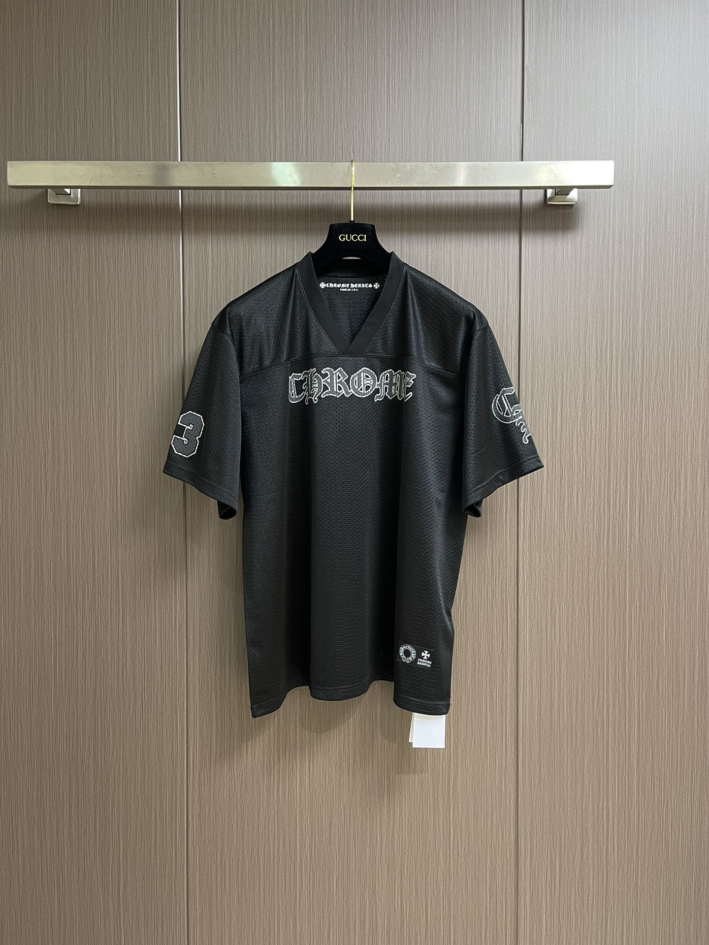 NO:415385,Tops, shorts, Chrome Hearts CH, Glitter Pink Ice Hockey Suit Short Sleeve T-shirt Shorts Set, the fabric is made of high-density 100D bird's eye cloth, the double-sided mesh positioning is very time-consuming, the labor loss cost is very high, the overall wiring is straight and delicate, the fabric is comfortable and soft, the color is consistent and there is no color difference. It can be matched with the same style to create a fashionable look, control various occasions, customized auxiliary materials, complete three standards, the same style for men and women!  Size S-M-L, chrome hearts, chrome hearts, shorts, T-shirt, tees, t-shirt, alexander wang19860909上衣 短裤 Chrome Hearts CH 克罗心 闪粉冰球服短袖T恤短裤套装,面料采用高密100D鸟眼布,双面网眼定位非常耗时 人工损耗成本很高,整体走线平直细腻,面料舒适柔软,颜色一致无色差 能与同款搭配营造时尚造型,驾驭各种场合,定制辅料,三标齐全,男女同款！尺码S-M-L,,chrome hearts,chrome hearts,shorts,T-shirt,tees，t-shirt,alexander wang,Men's clothing