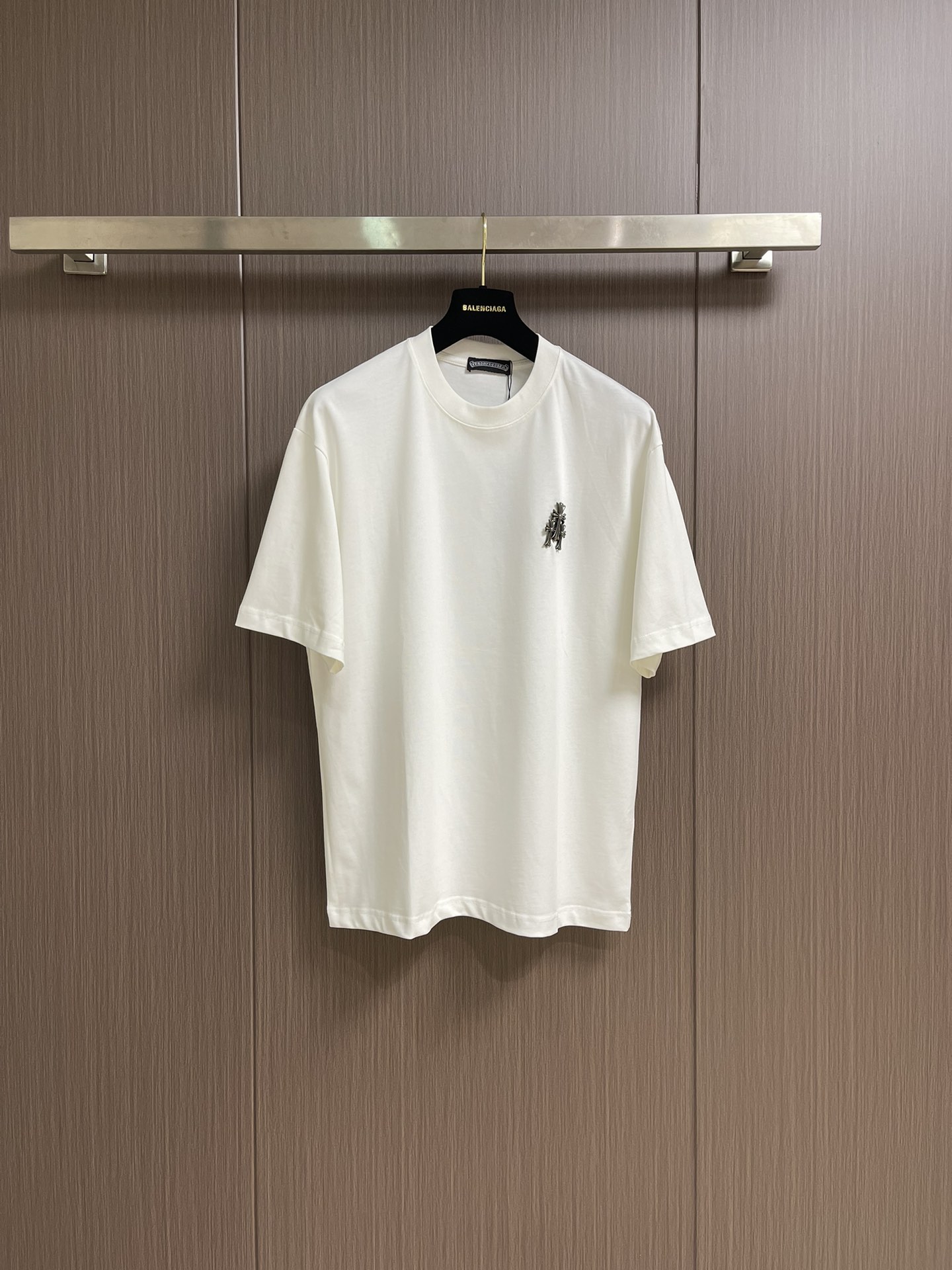 NO:411965,CH Croxin 2025SS early spring new hardware logo shirt 280g heavy pure cotton fabric versatile couple model Hardware seal high-end feeling is a very worthy item to plant. Size M-XXL, chrome hearts, tees, t-shirt, alexander wang19860909CH 克罗心 2025SS早春新款五金标logot恤 280克重磅纯棉面料 百搭情侣款 五金仔章高级感拉满 非常值得种草的一款单品 尺码M-XXL,,chrome hearts,tees，t-shirt,alexander wang,Men's clothing