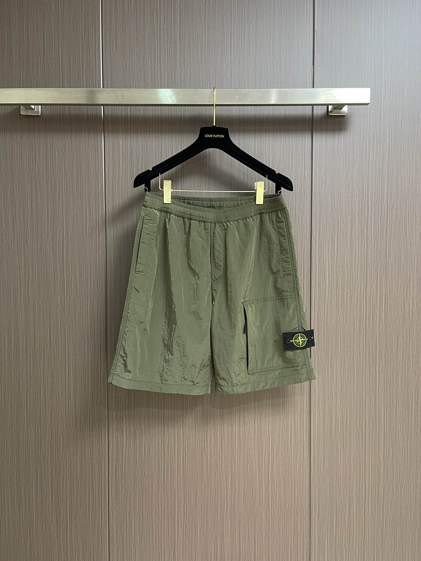 NO:415337,Stone Island 2025SS logo shorts, exquisitely made and woven cotton webbing, tight and soft feel, embroidery technology adopts the Bailingda embroidery machine, making the embroidery color fuller, the embroidery more three-dimensional, the upper body effect is good, size M-3XL, shorts, alexander wang19860909Stone Island 石头岛 2025SS徽标短裤,做工精致制编花全棉织带,编织紧致手感柔软,刺绣工艺采用百灵达刺绣机器,使刺绣颜色更加饱满,绣花更加立体,版型上身效果好,尺码M-3XL,,shorts,alexander wang,Men's clothing