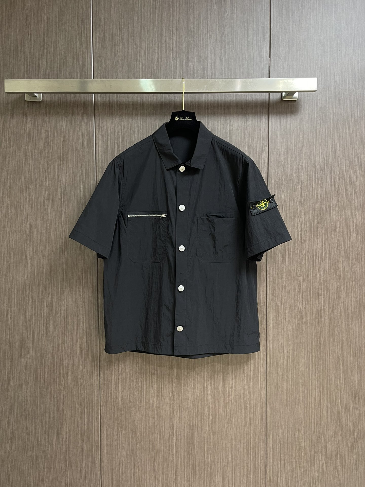 NO:415340,Top Shorts STON EISLAND Stone Island 2025SS Compass armband shorts shirt shorts suit, heavy-work high-end version Original custom high-density fabric Full texture of upper body Full set of tags Double wash collar original button YKK zipper Details are perfect to the extreme. Top size M-XXL Short size M-3XL, shorts,shirts,T-shirt,alexander wang19860909上衣 短裤 STON EISLAND 石头岛 2025SS 指南针袖标短袖衬衫短裤套装,重工制作高版本 原版订制高密度面料 上身质感满满 全套吊牌 双水洗 领标 原版扣子 YKK拉链 细节完美到极致. 上衣码数M-XXL 短裤码数M-3XL,,shorts,shirts,T-shirt,alexander wang,Men's clothing