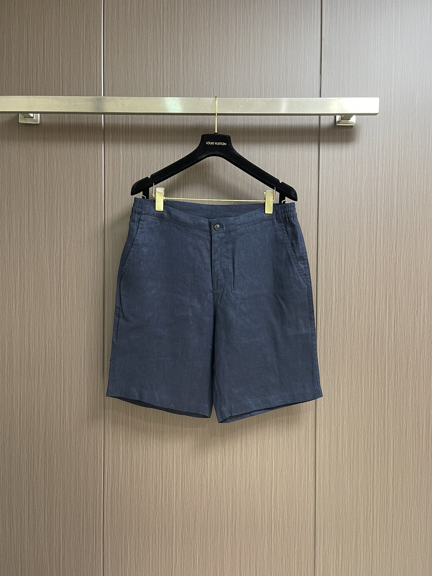 NO:418790,Loropiana LP Elia men's long-sleeved shirt shorts suit, Elia shirt is exquisite and versatile, cleverly blending Andre shirt classic style and low Chinese collar. Woven from Solaire linen, it feels cool, has texture and soft texture, and has been processed by special brand craftsmanship. Size S-XL, loro piana, loro piana, shorts, shirts, alexander wang19860909Loropiana LP Elia 男士长袖衬衫短裤套装,Elia衬衫精致百搭,巧妙融合Andre衬衫经典版型与低中式领.由Solaire亚麻编织而成,手感凉爽,兼具纹理和柔软质感,并经过品牌特殊工艺处理,尺码S-XL,,loro piana,loro piana,shorts,shirts,alexander wang,Men's clothing