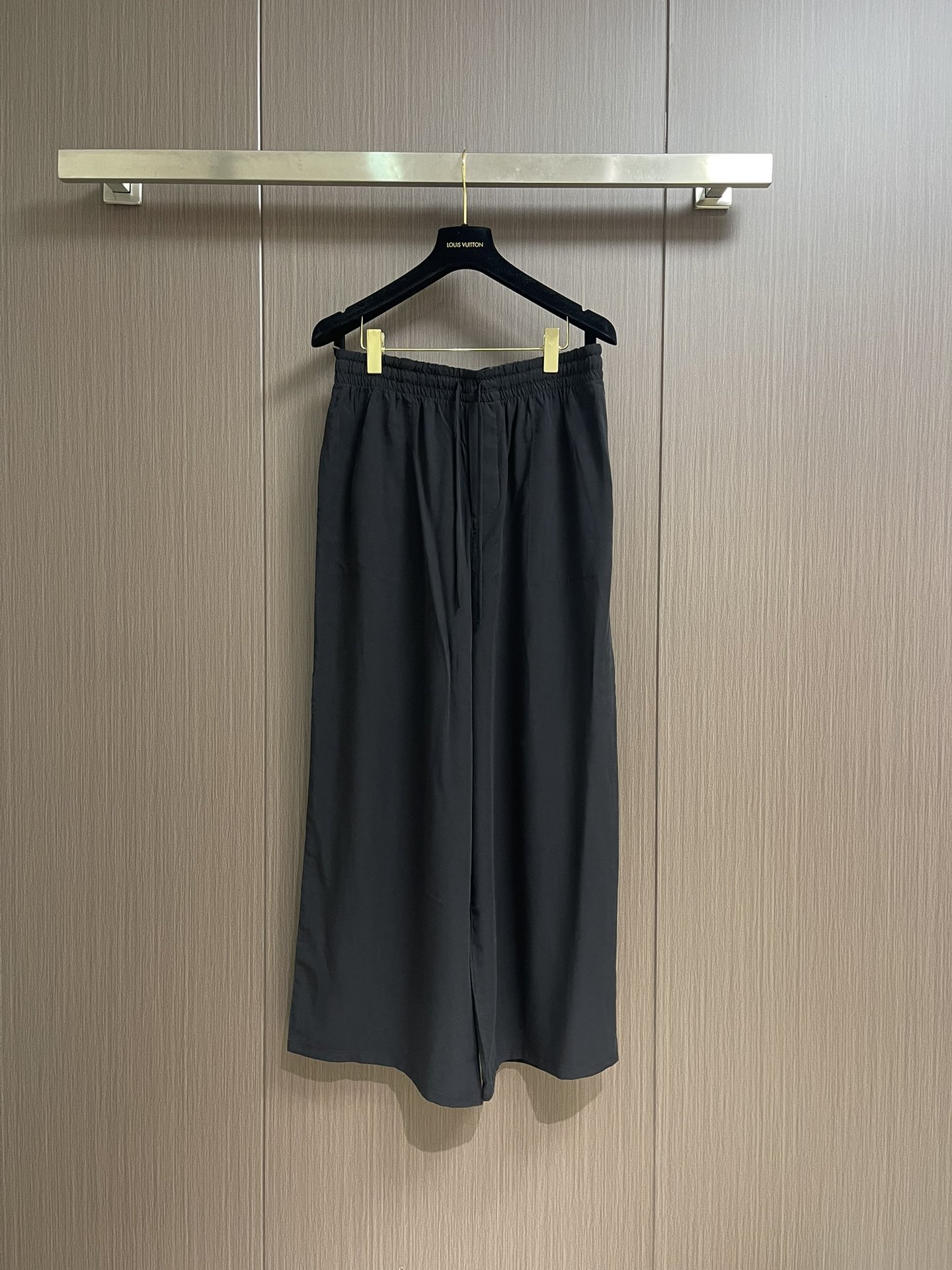 Pantalon Loewe 2025SS, Coupe Ample, Broderie 3D, Finition Soignée