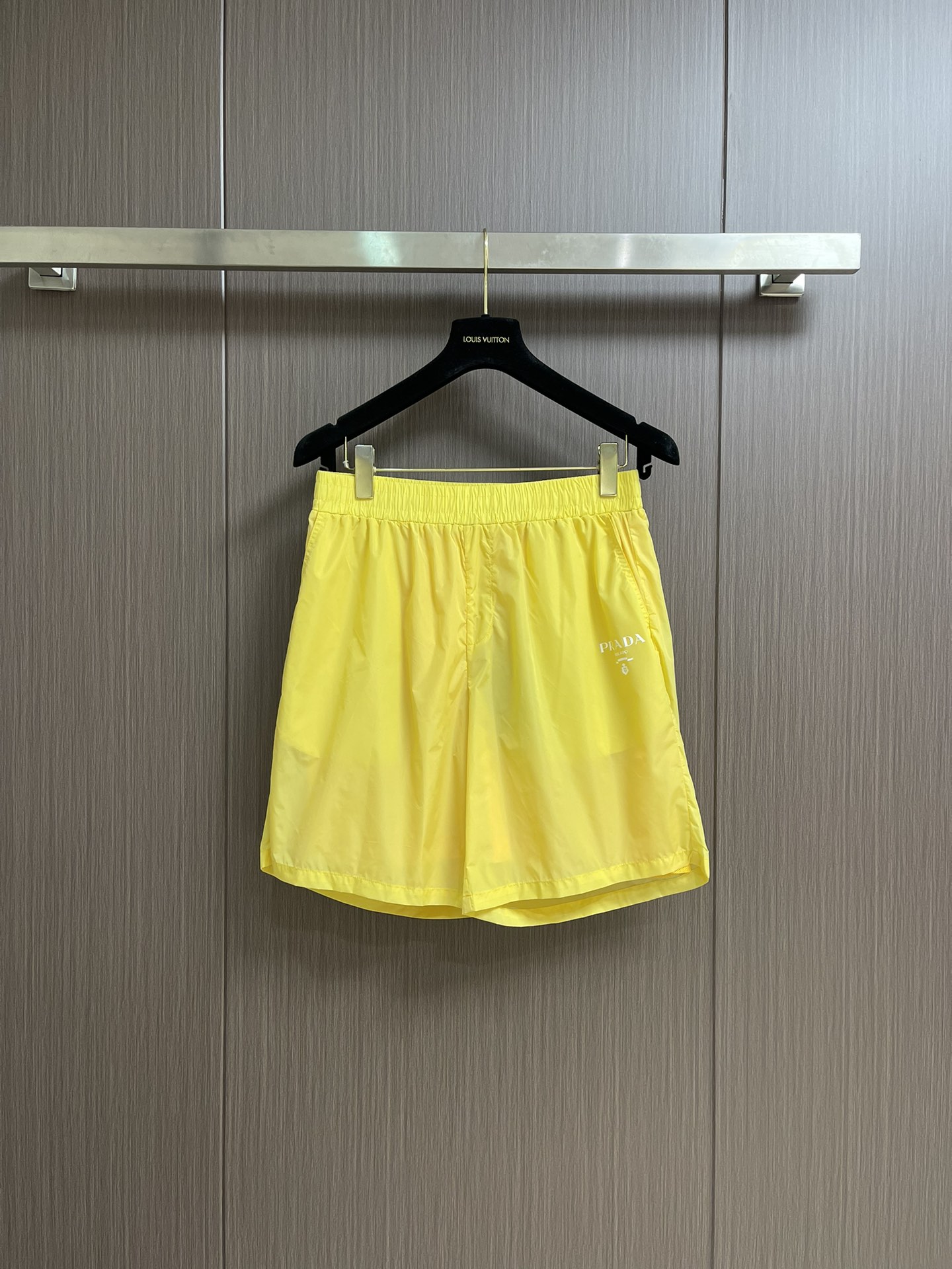 Prada 2025s Men's Five-Point Shorts - Comfortable And Breathable