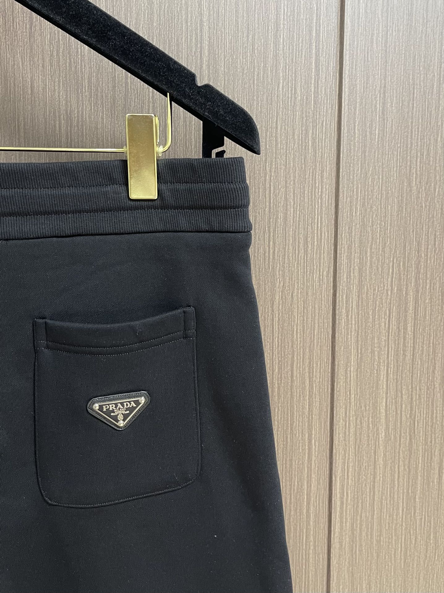 Prada 2025SS Men's Elastic Waist Casual Shorts - Breathable & Comfortable 8 i1750183588 84 2