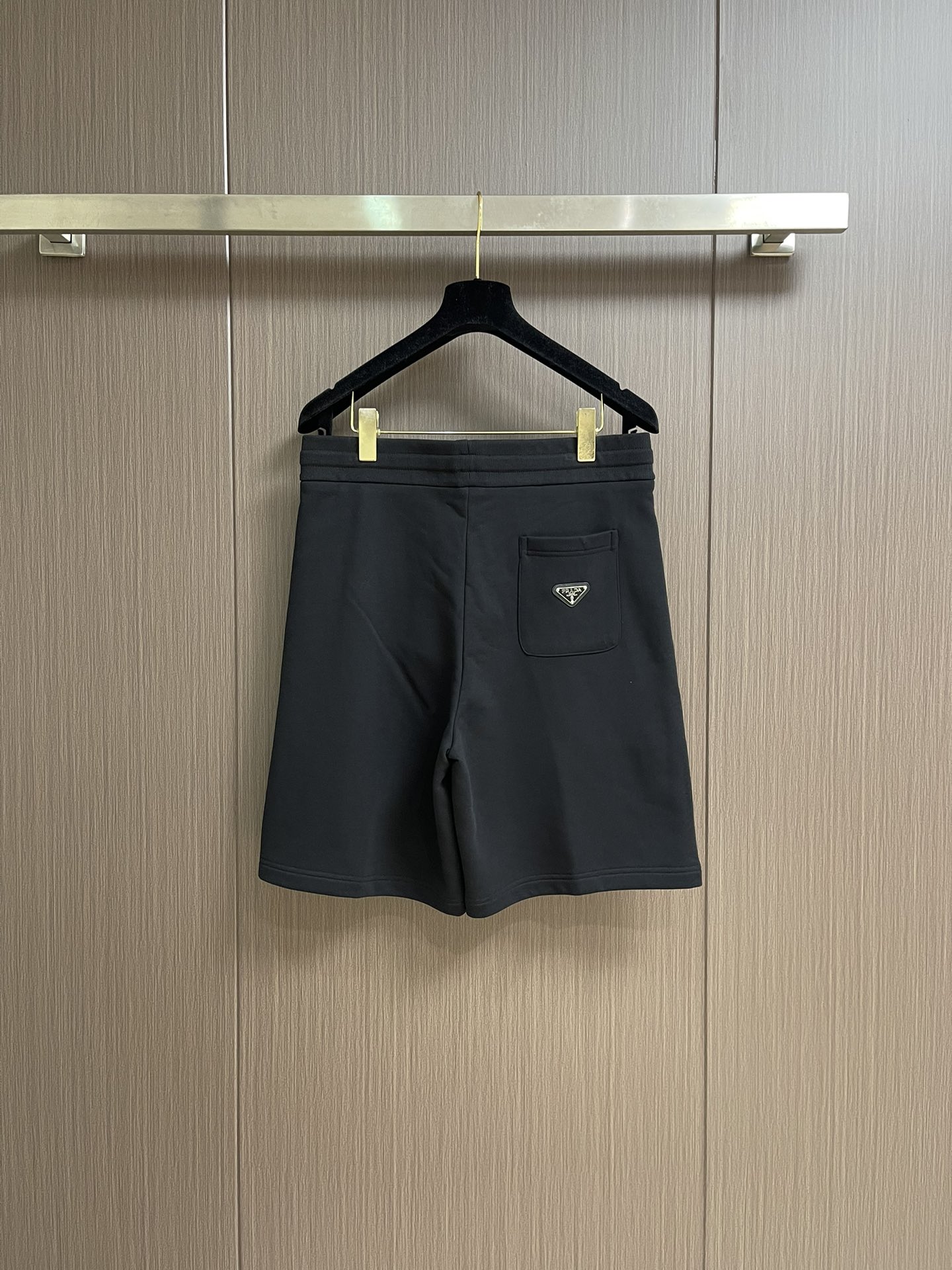 Prada 2025SS Men's Elastic Waist Casual Shorts - Breathable & Comfortable 3 i1750183588 8712 5