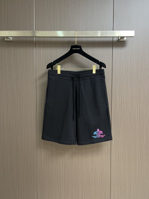 Prada 2025SS Gradient Spray Paint Five-Minute Shorts 1 Prada 2025SS Gradient Spray Paint Five-Minute Shorts