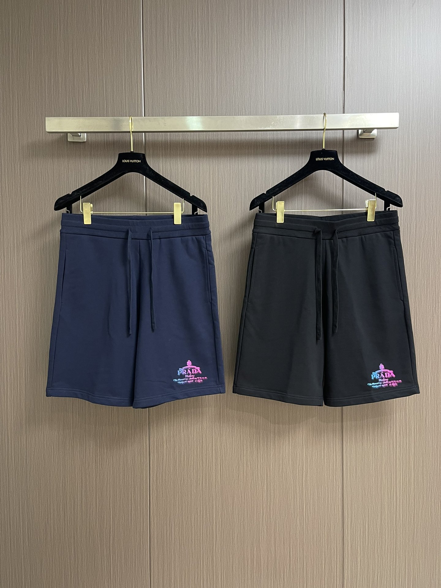 Prada 2025SS Gradient Spray Paint Five-Point Shorts 4 i1750183814 1889 0