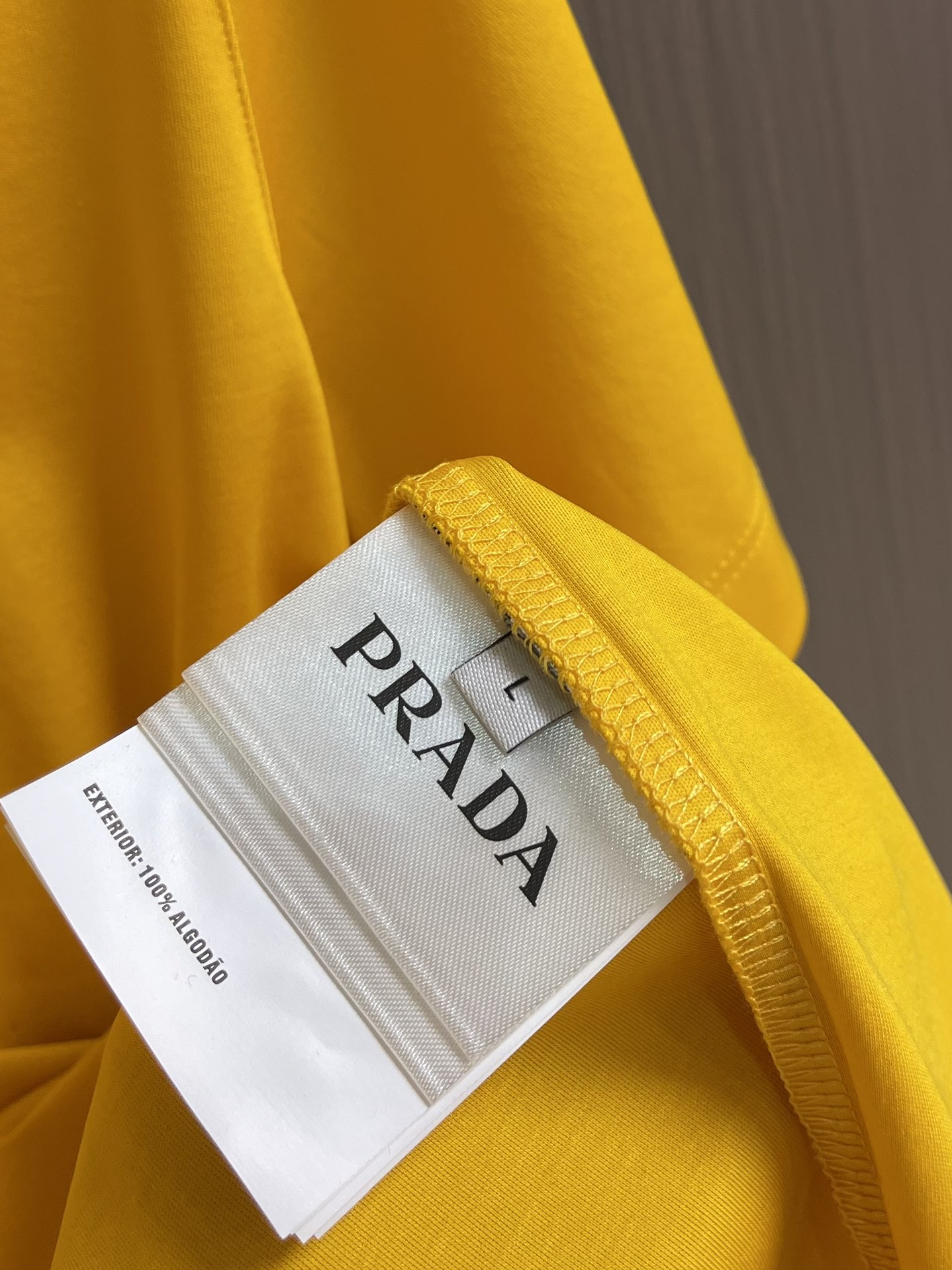 Prada 2025SS Classic Enamel Triangle Logo Short Sleeve T-Shirt 8 i1750266668 5193 7