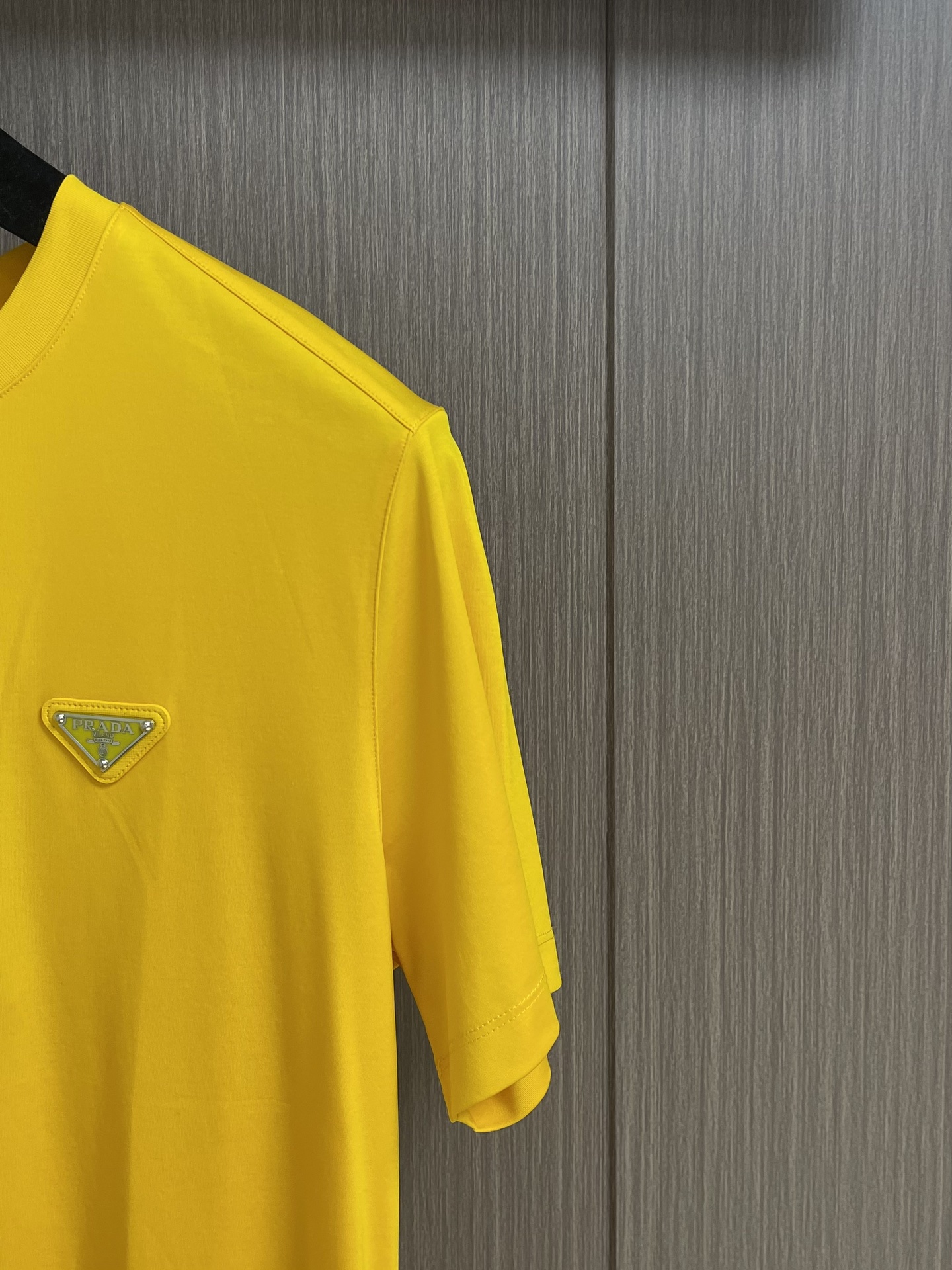 Prada 2025SS Classic Enamel Triangle Logo Short Sleeve T-Shirt 5 i1750266672 7979 0