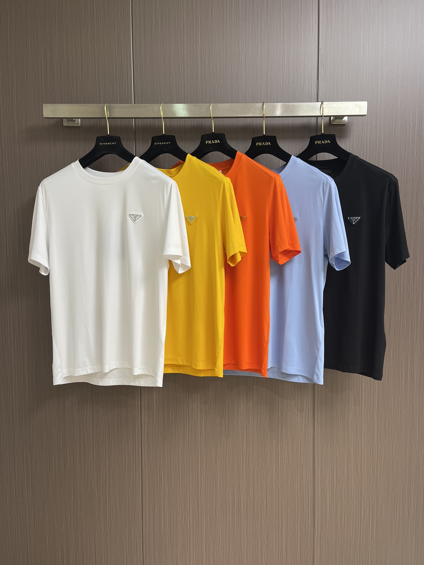 Prada 2025SS Classic Enamel Triangle Logo Short Sleeve T-Shirt 4 i1750266672 8175 0