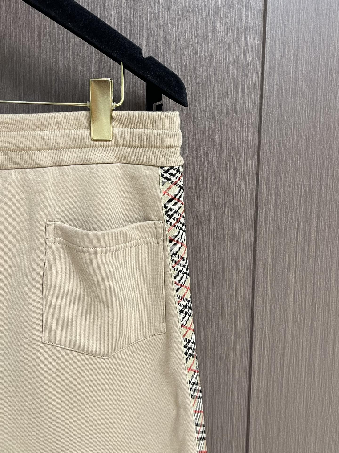 Burberry Men's Cotton Shorts with Checkered Detail - Casual Style 8 i1750266937 270 4
