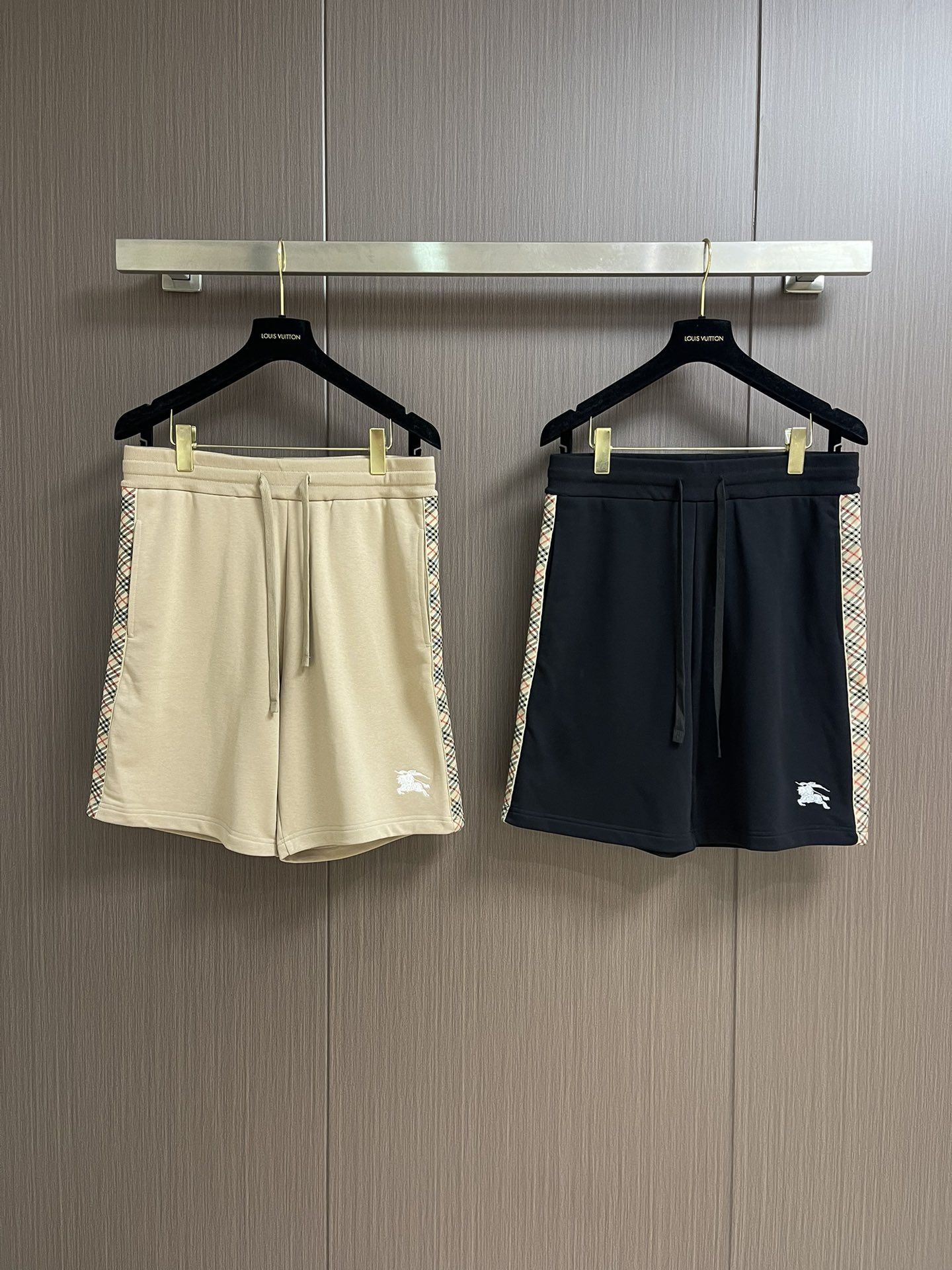 Burberry Men's Cotton Shorts with Checkered Detail - Casual Style 4 i1750266937 8074 7