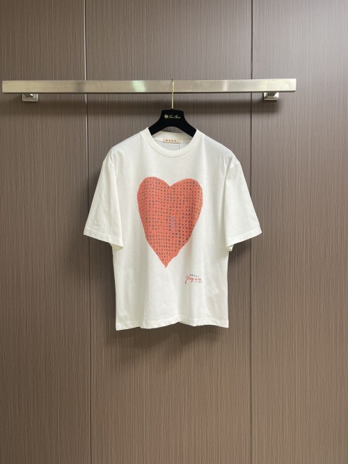 Marni Artist Collaboration 2025SS Summer New Heart Print Crew Neck T-Shirt 1 Marni Artist Collaboration 2025SS Summer New Heart Print Crew Neck T-Shirt