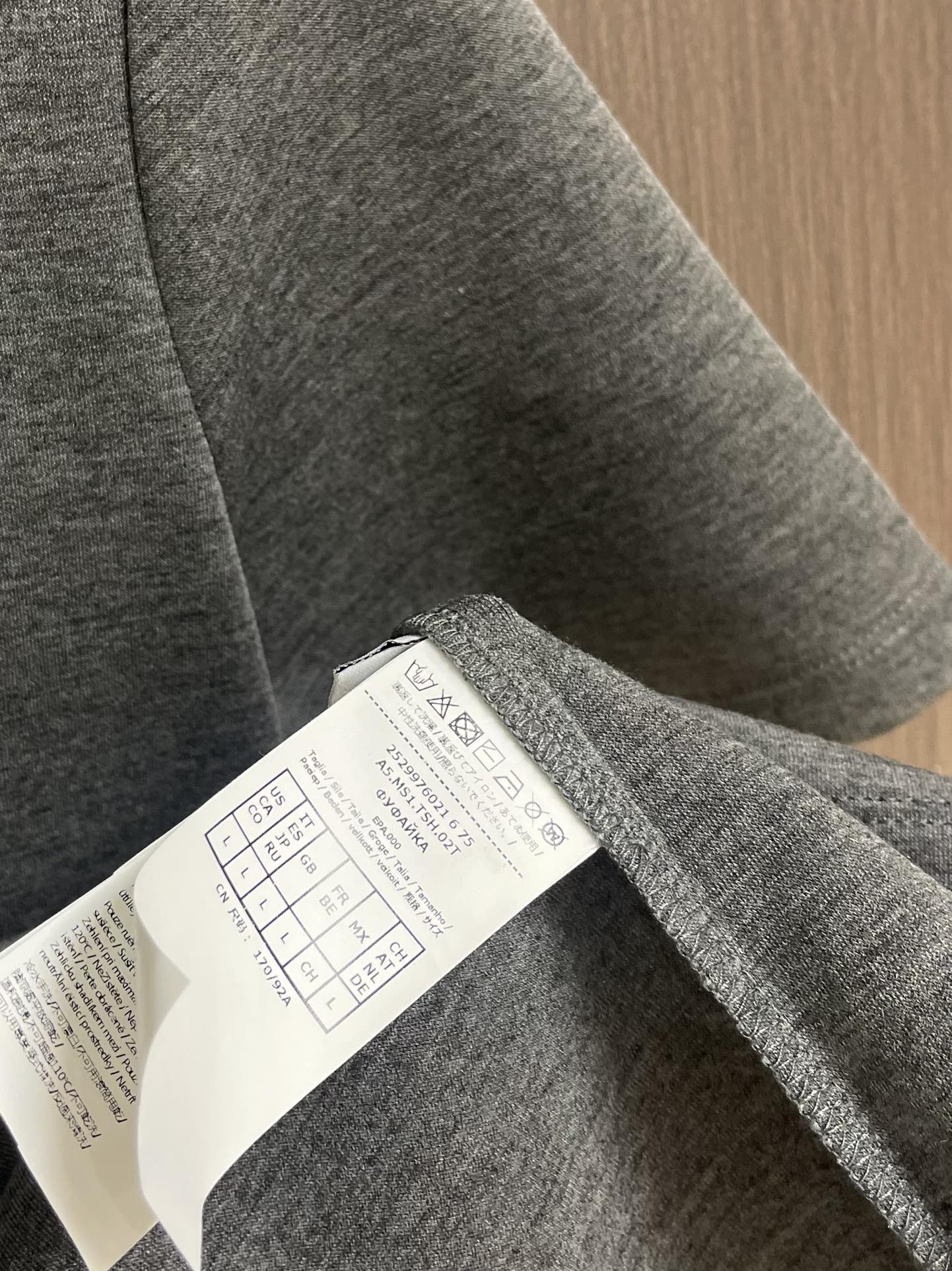 טי שירט מקסימלית של MaxMara עם צווארון עגול ורקמת לוגו 10 i1750403043 409 0