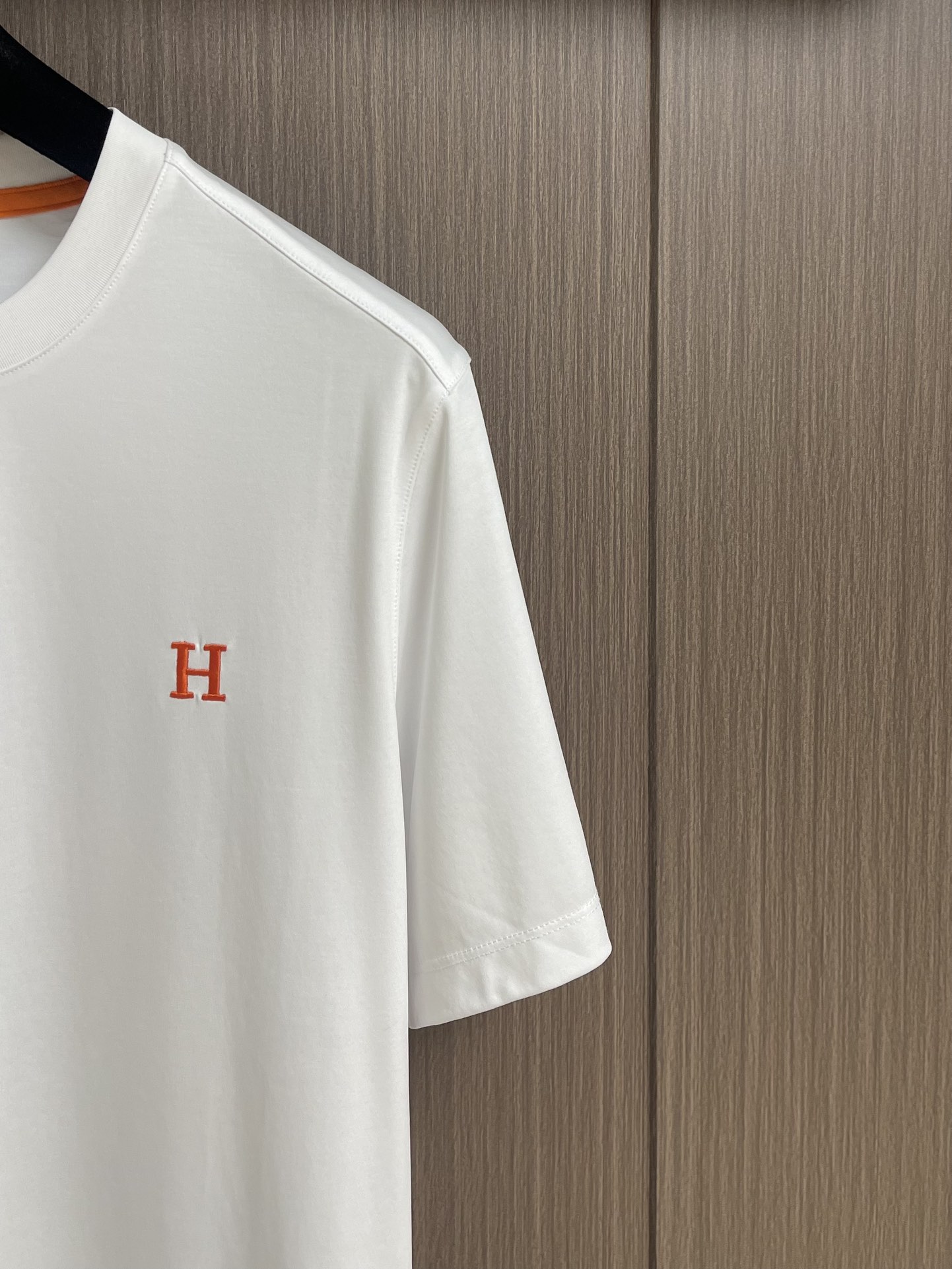 
hermes 2025ss春夏新款 H线条立体绣标短袖T恤，法式微宽松裁剪版型，高精细的奢华品质，轻奢