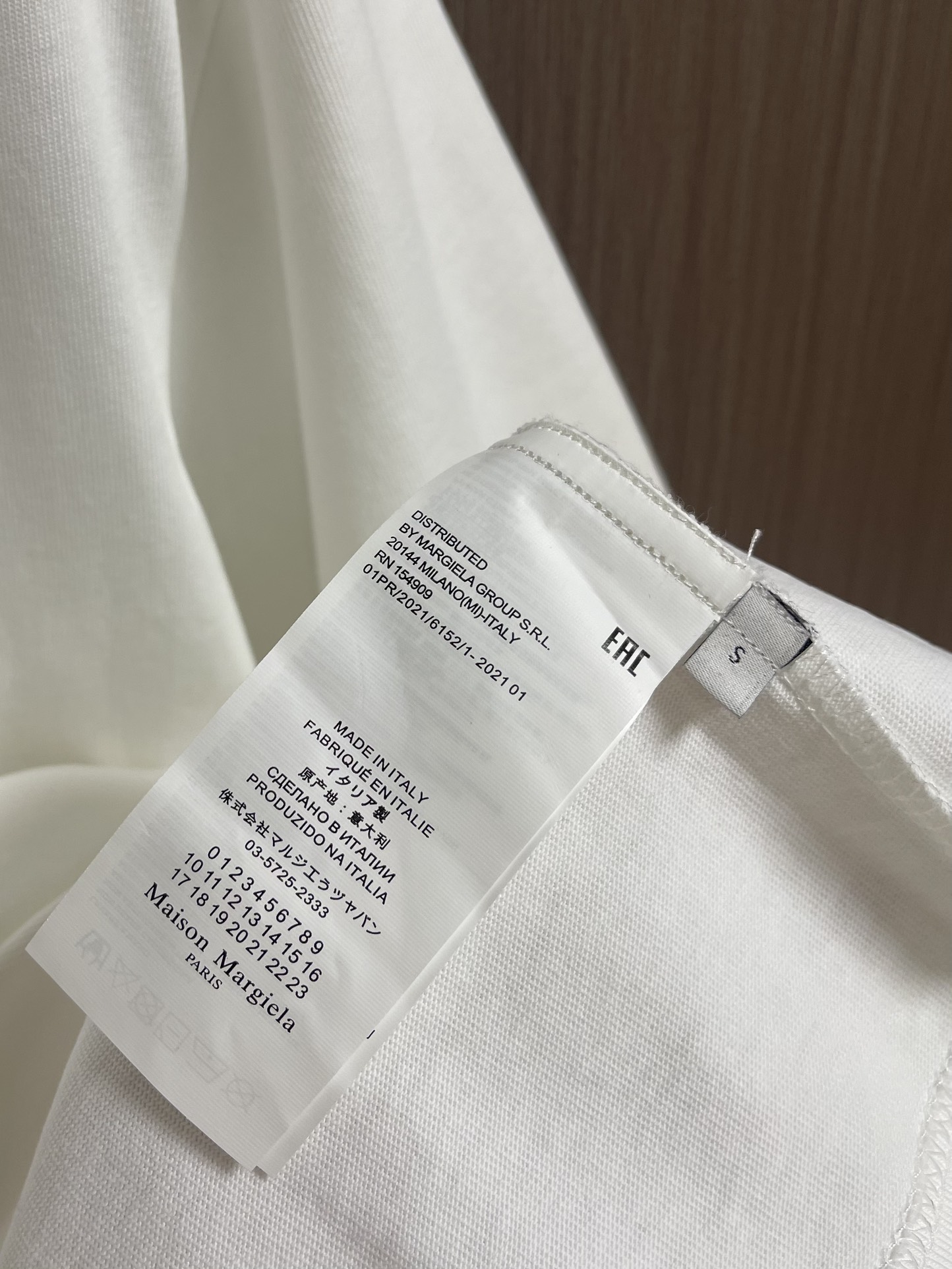 整套
MM6 Maison Margiela 刺绣标识短袖T恤短裤套装，定制高密柔绒单面针织料，采用进口