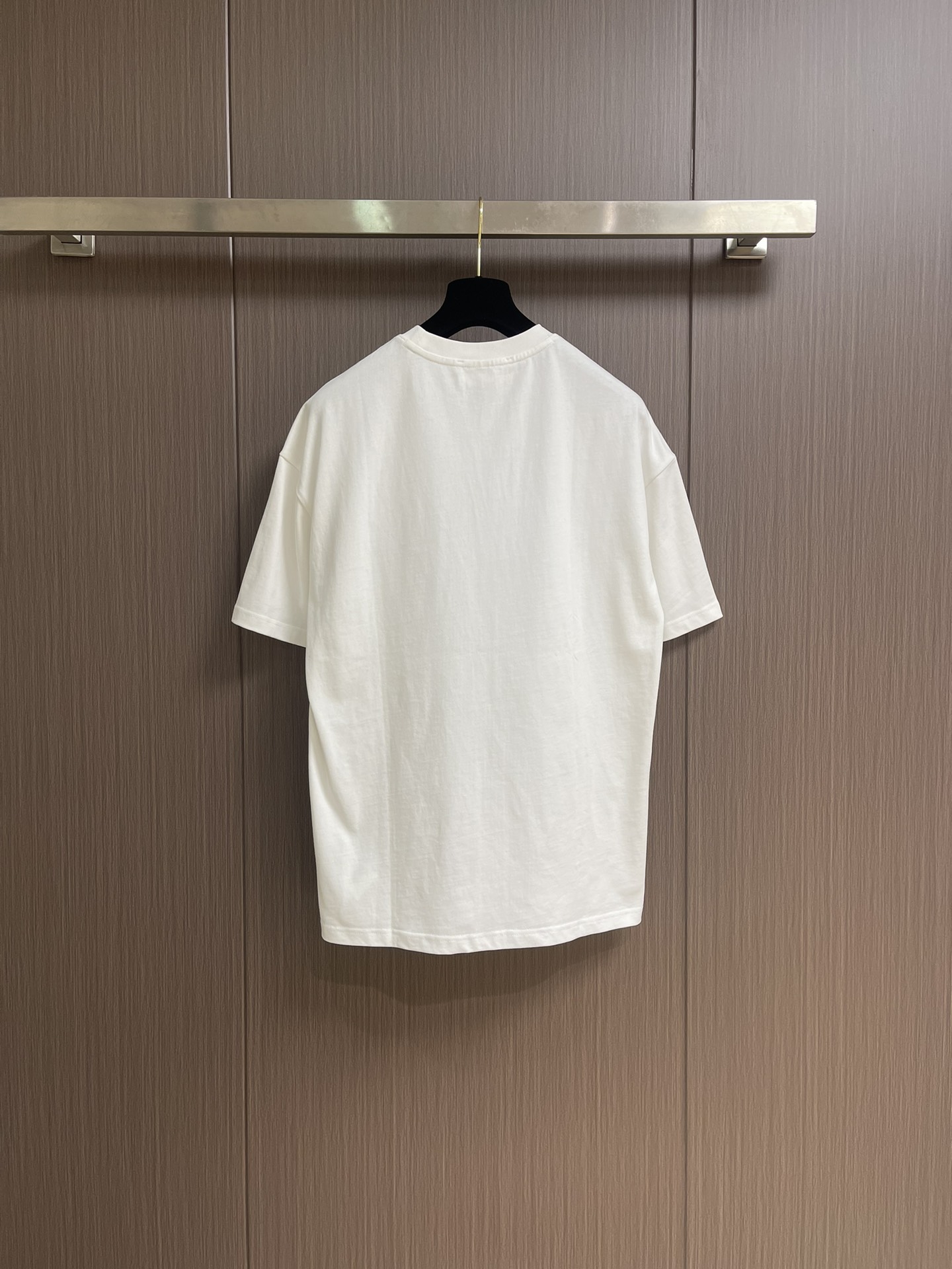 整套
MM6 Maison Margiela 刺绣标识短袖T恤短裤套装，定制高密柔绒单面针织料，采用进口