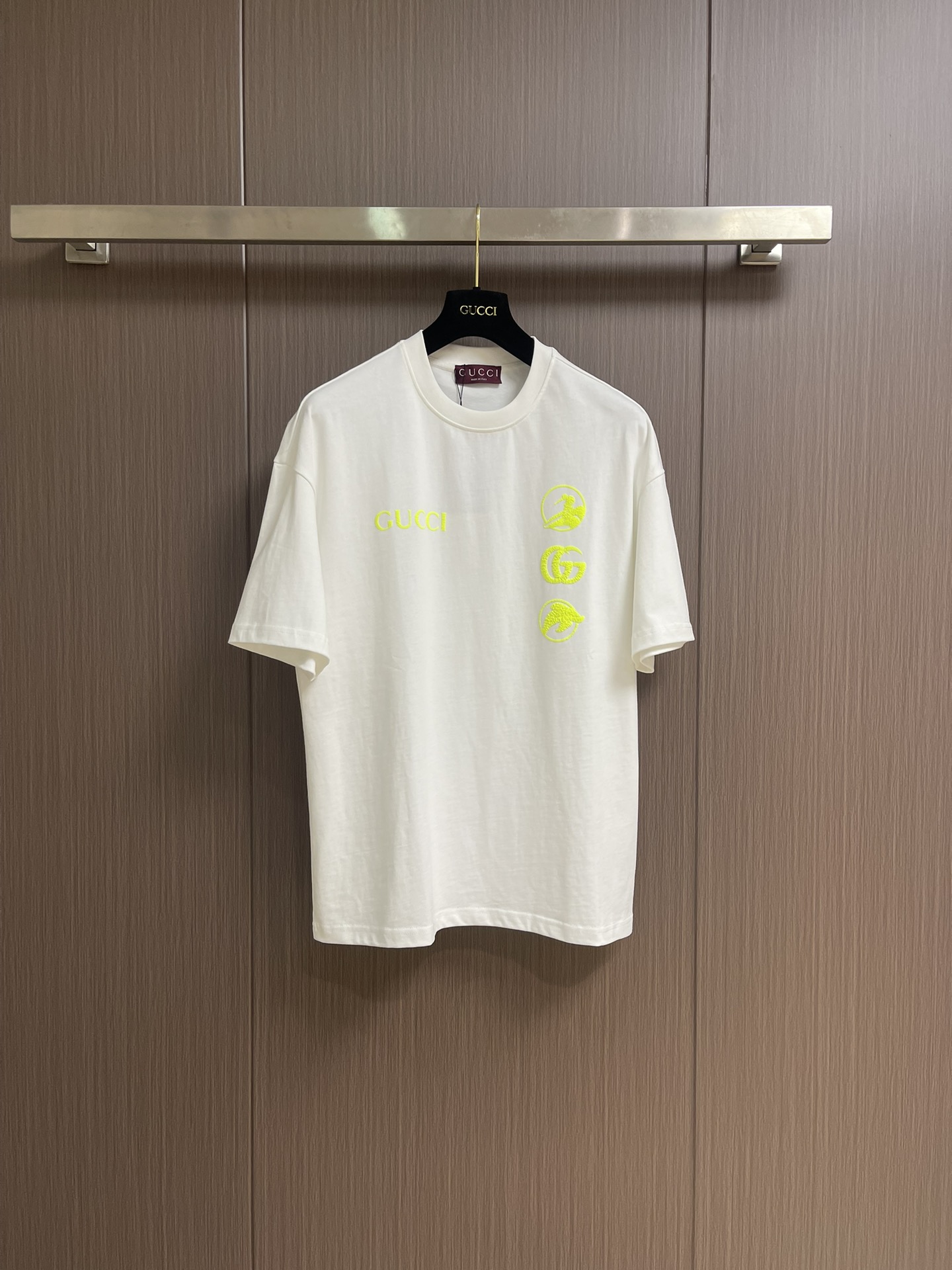 Gucci 2025 Early Spring Series Surfing Print T-Shirt & Short Set 2 i1750438332 1547 0