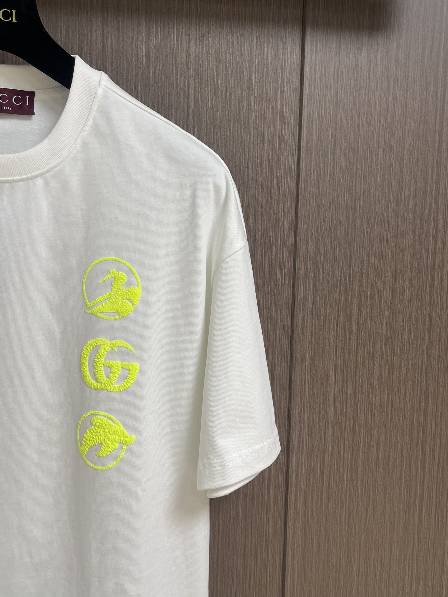 Gucci 2025 Early Spring Series Surfing Print T-Shirt & Short Set 5 i1750438332 6124 1
