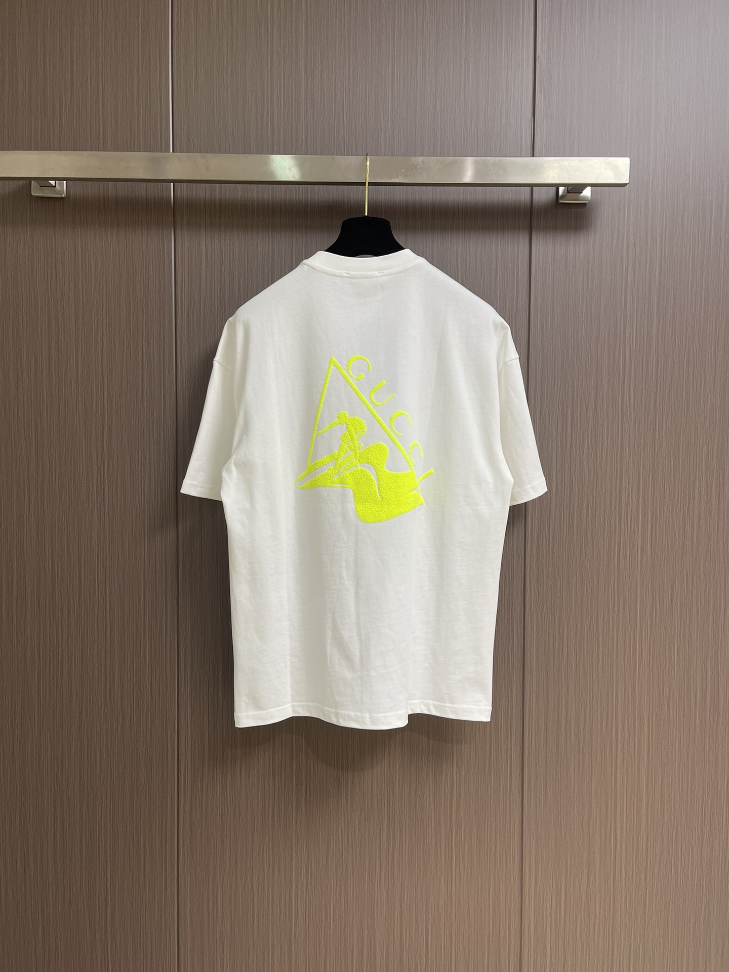 Gucci 2025 Early Spring Series Surfing Print T-Shirt & Short Set 3 i1750438332 9551 3