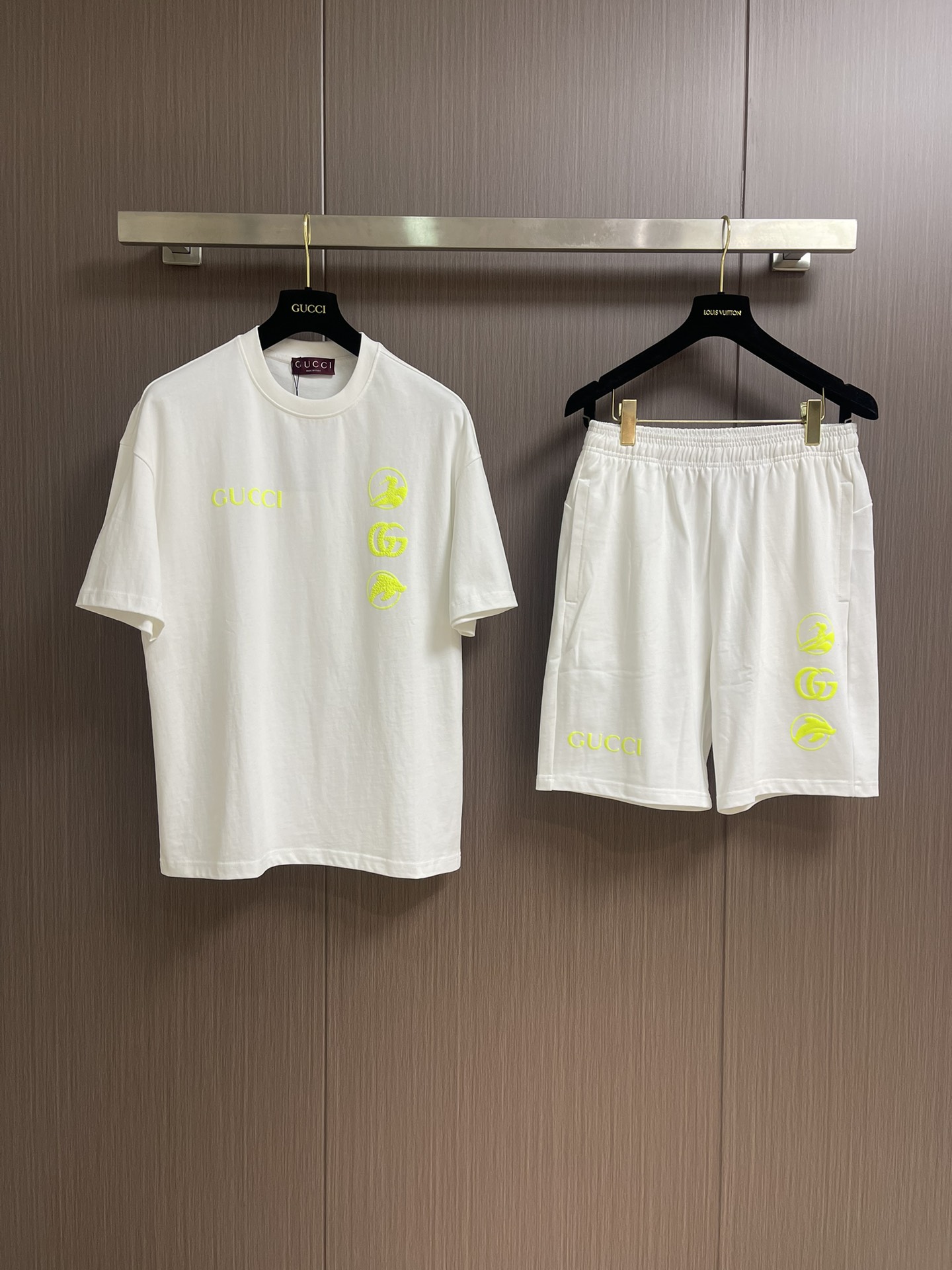 Gucci 2025 Early Spring Series Surfing Print T-Shirt & Short Set 4 i1750438332 9913 4