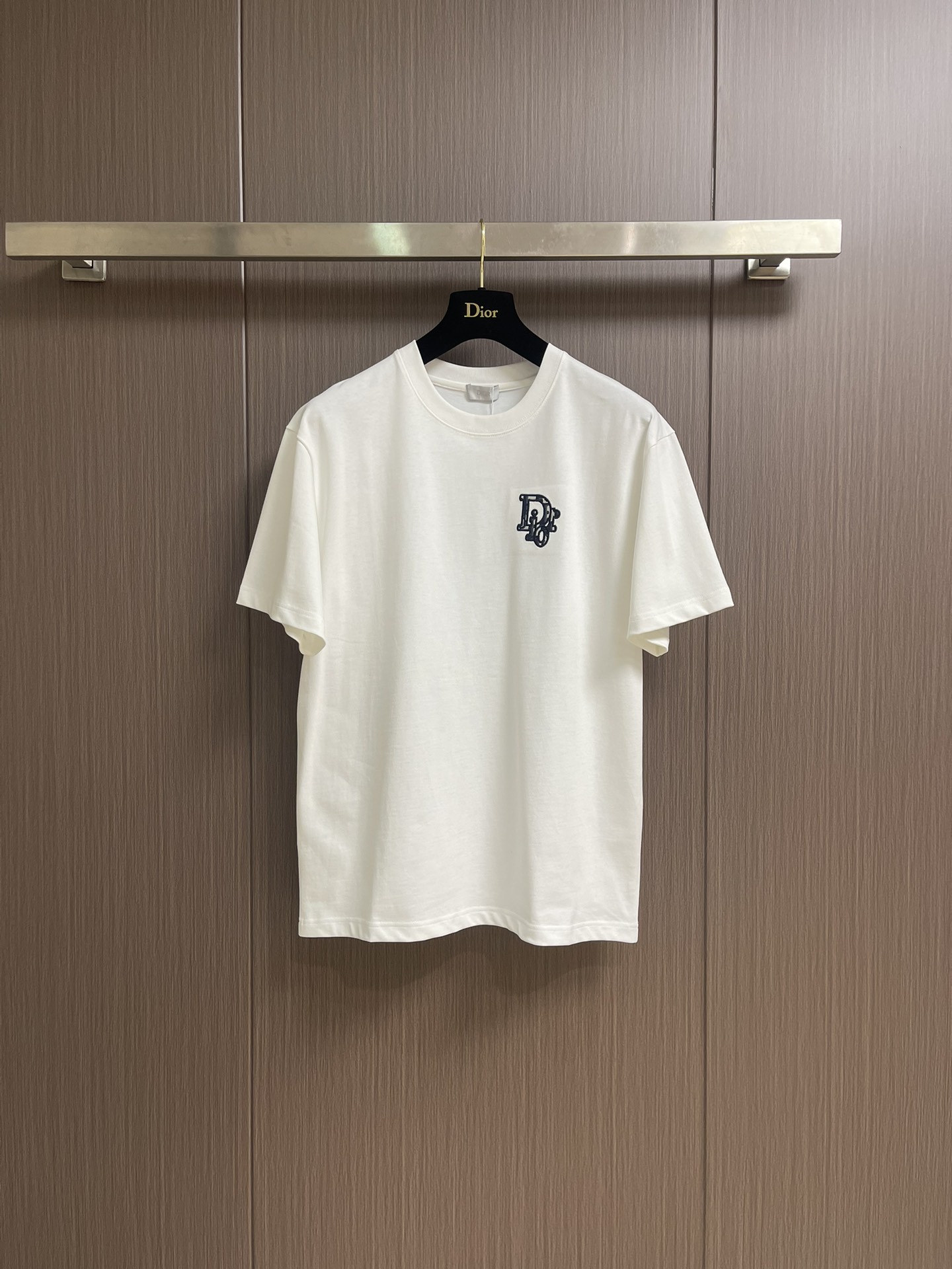 
Dior 经典款 280克高密度短袖T恤 logo标识精密刺绣，男女同款 采用进口定制定染面料上身舒适