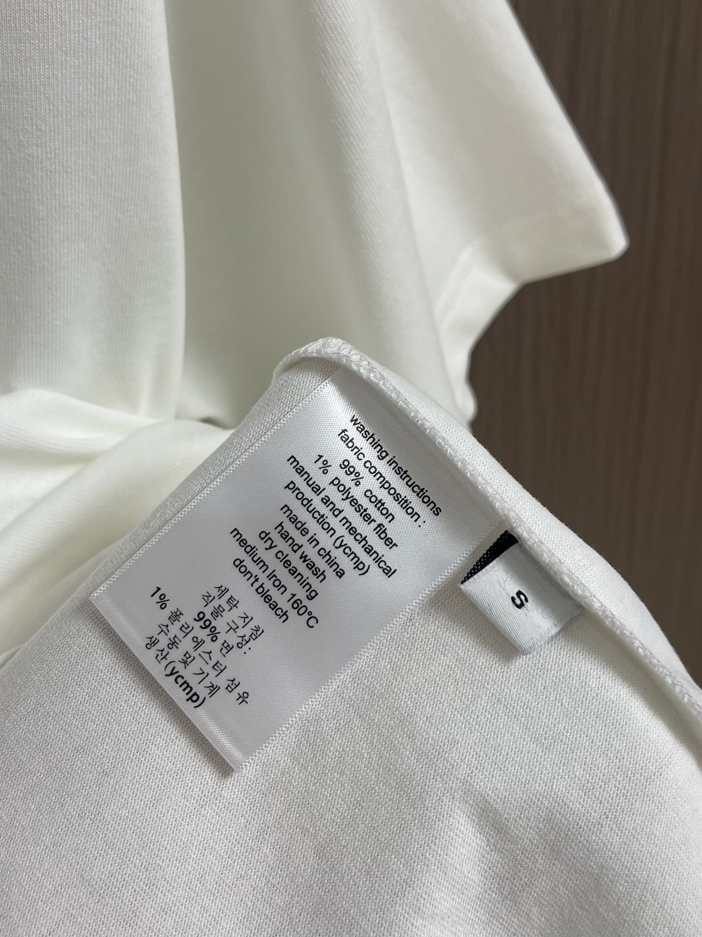 
Dior 经典款 280克高密度短袖T恤 logo标识精密刺绣，男女同款 采用进口定制定染面料上身舒适