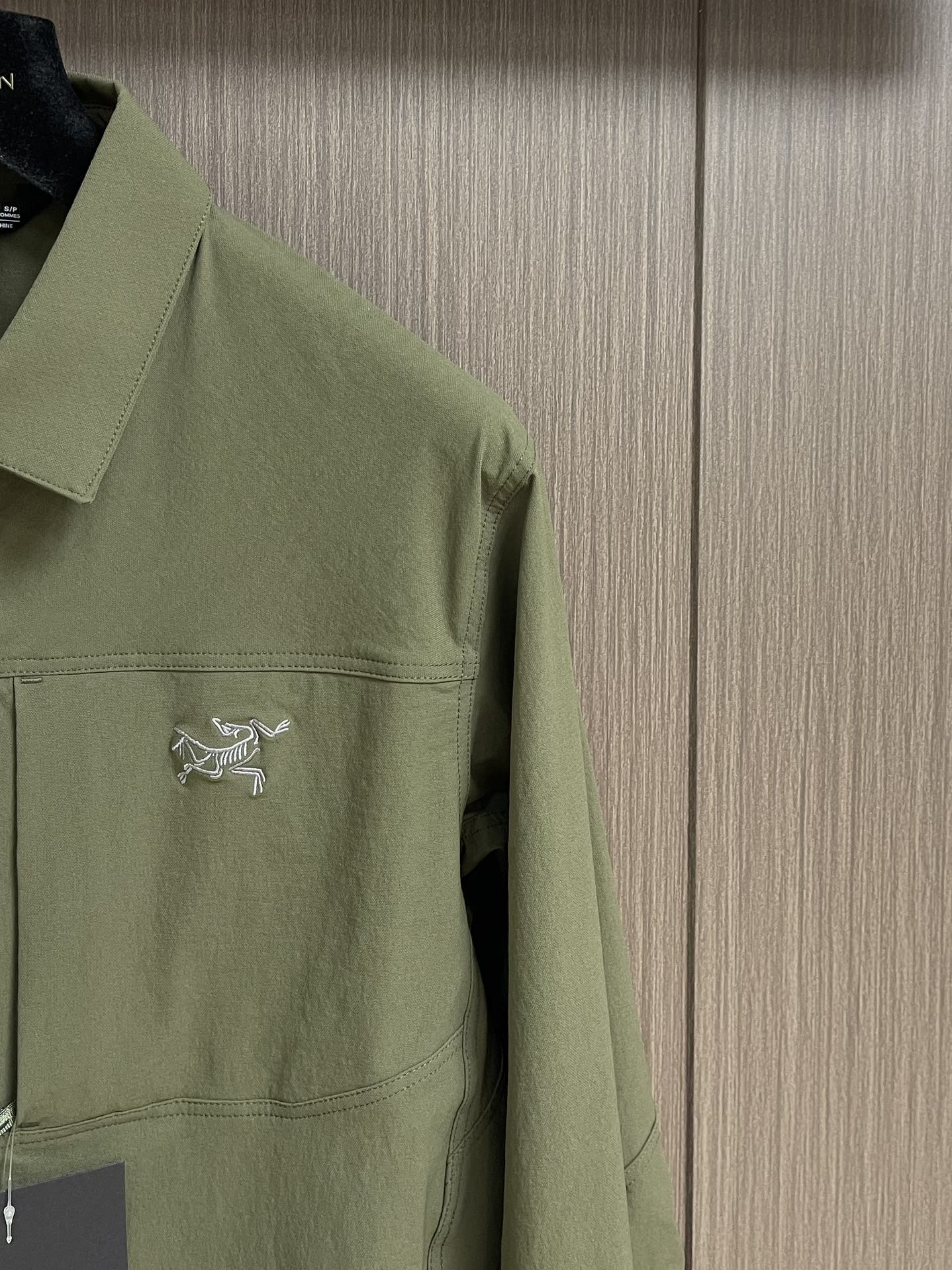 
arcteryx 始祖鸟新款CRONIN LNSULATED衬衣领夹克冲锋外套， 四面微弹 防风 防水