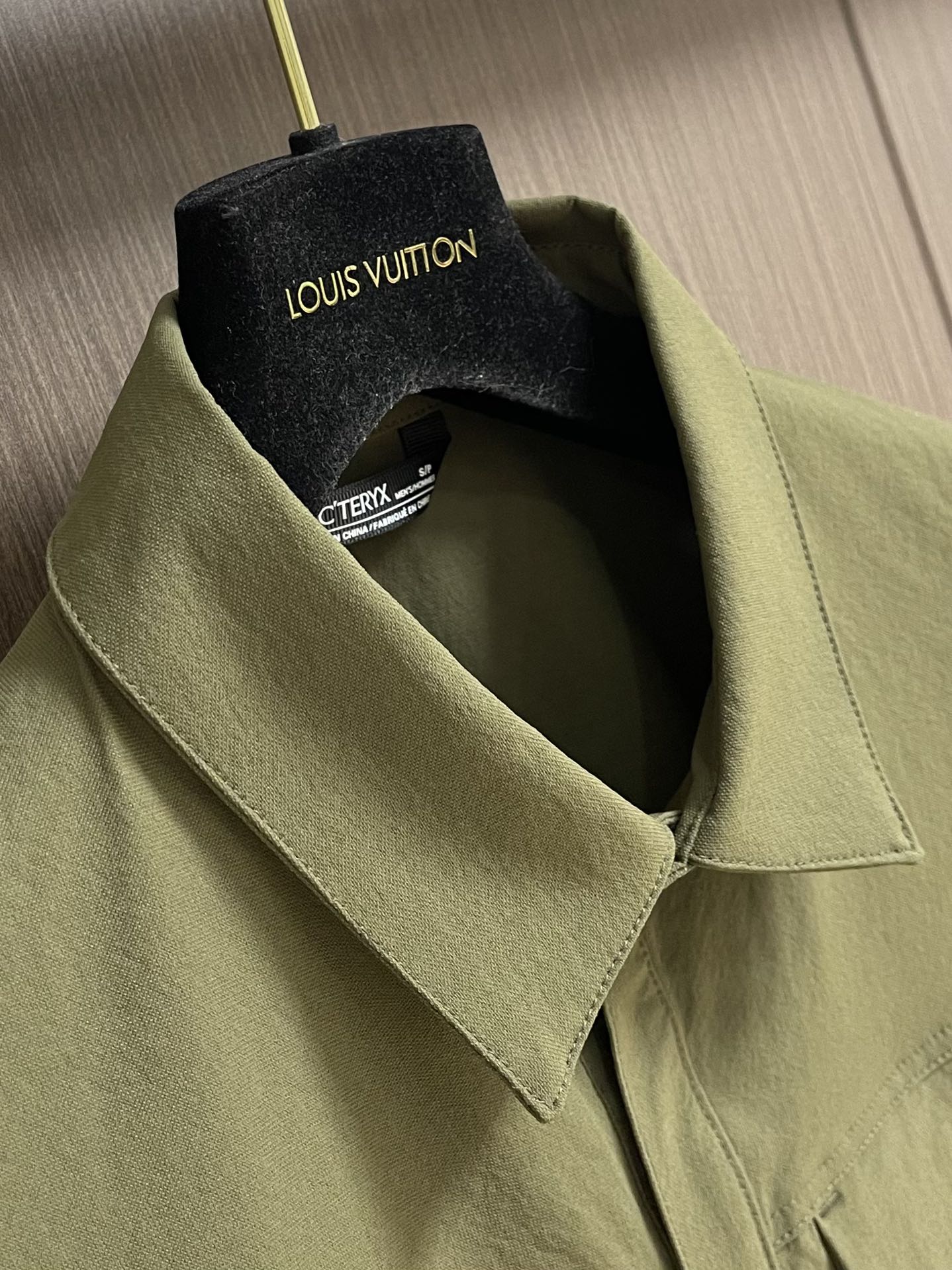 
arcteryx 始祖鸟新款CRONIN LNSULATED衬衣领夹克冲锋外套， 四面微弹 防风 防水