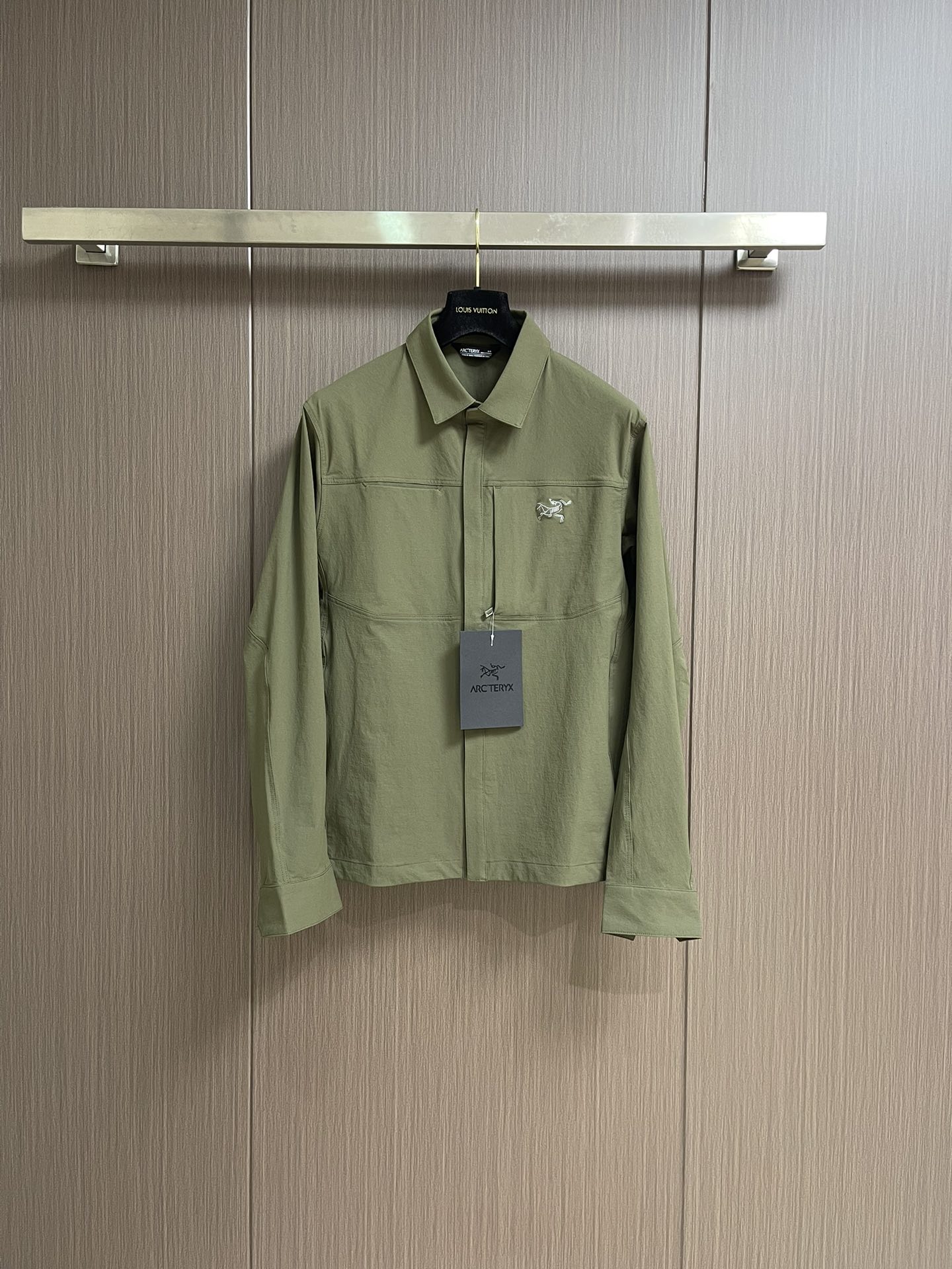 
arcteryx 始祖鸟新款CRONIN LNSULATED衬衣领夹克冲锋外套， 四面微弹 防风 防水