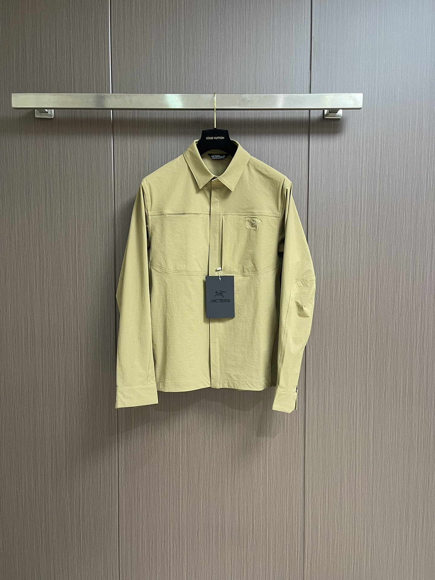 
arcteryx 始祖鸟新款CRONIN LNSULATED衬衣领夹克冲锋外套， 四面微弹 防风 防水