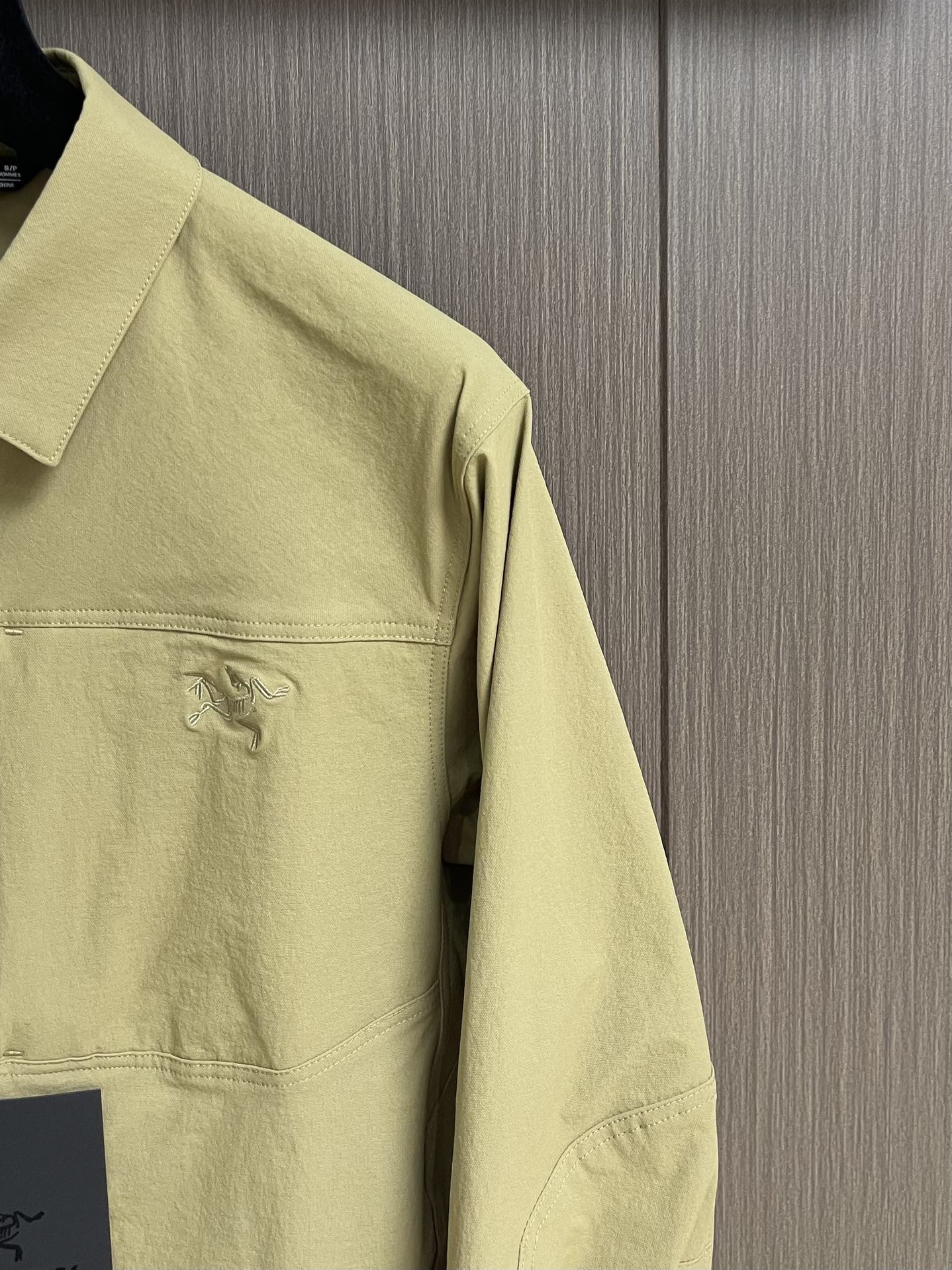 
arcteryx 始祖鸟新款CRONIN LNSULATED衬衣领夹克冲锋外套， 四面微弹 防风 防水