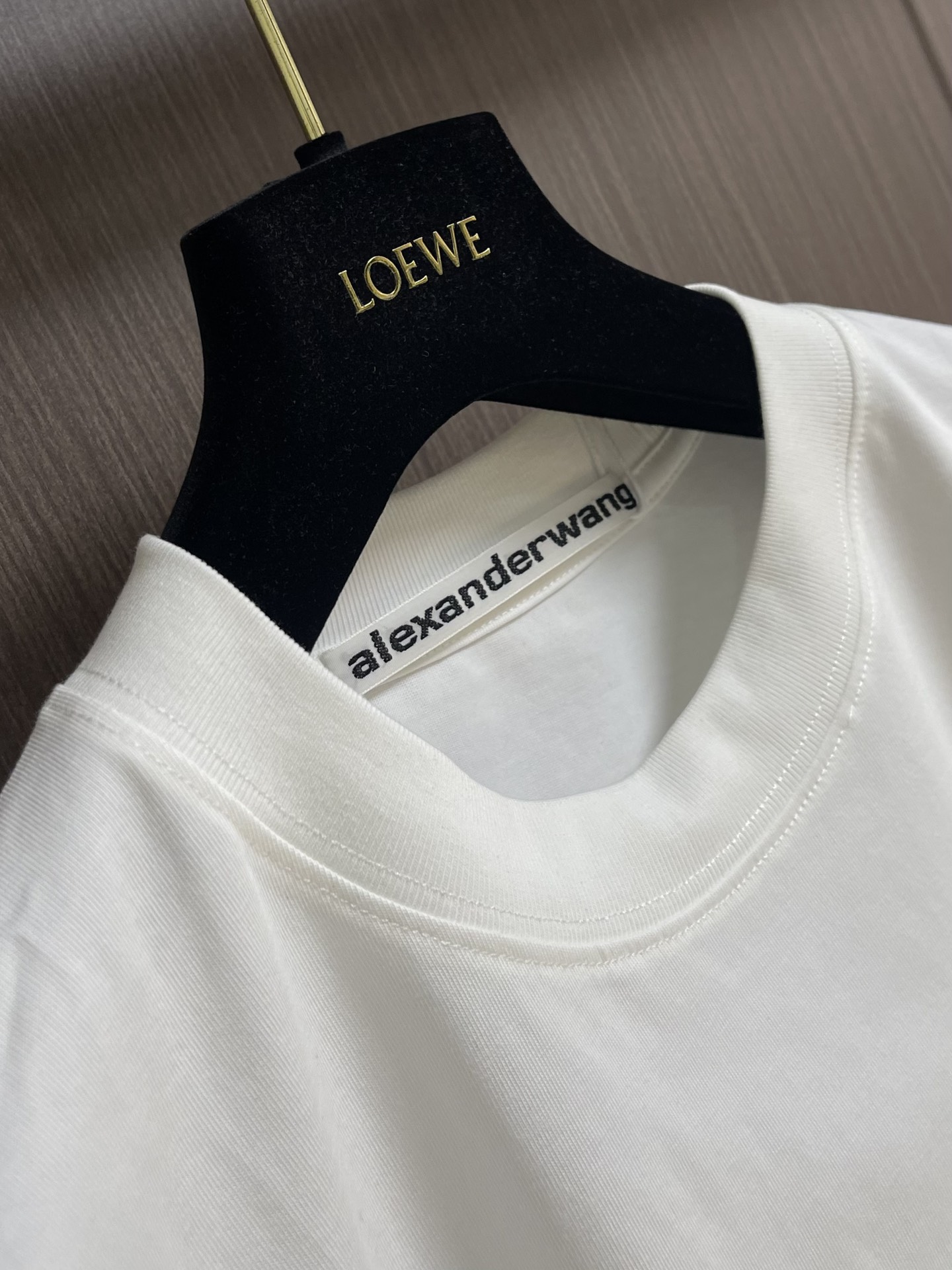 חולצת טי שירט לגבר עם הדפס תלת מימד של Alexander Wang - קיץ 2025 7 i1750529465 1168 8