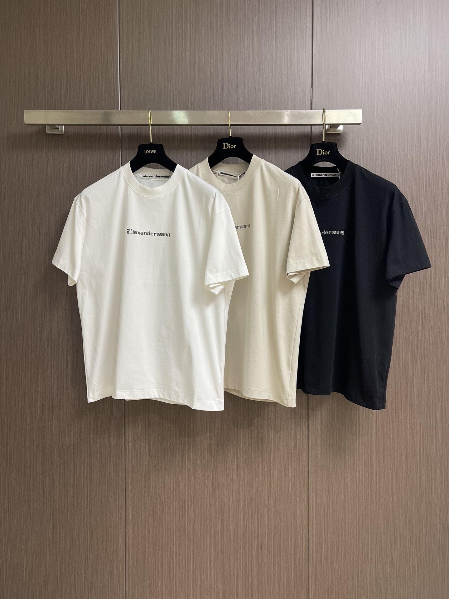 חולצת טי שירט לגבר עם הדפס תלת מימד של Alexander Wang - קיץ 2025 4 i1750529465 6797 6