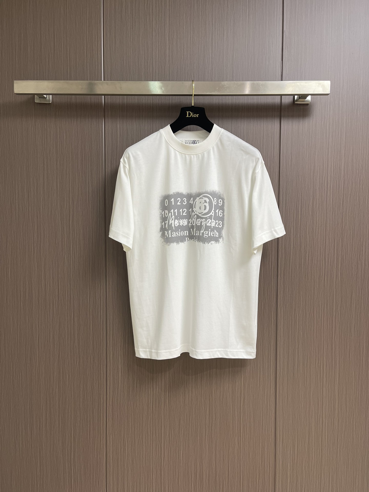 
maison margiel MM6 马吉拉 2025SS春夏新款短袖T恤，定制专属洗水纯棉面料，胸前