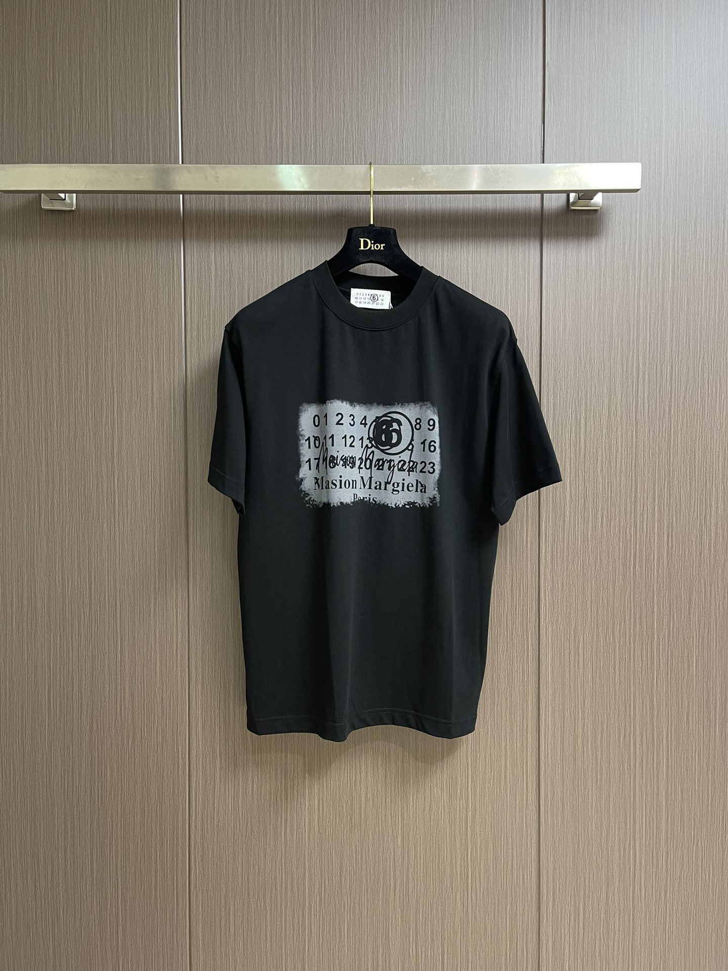 
maison margiel MM6 马吉拉 2025SS春夏新款短袖T恤，定制专属洗水纯棉面料，胸前