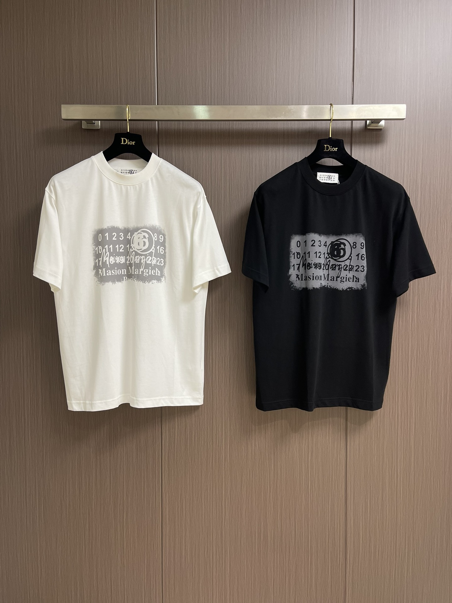 
maison margiel MM6 马吉拉 2025SS春夏新款短袖T恤，定制专属洗水纯棉面料，胸前