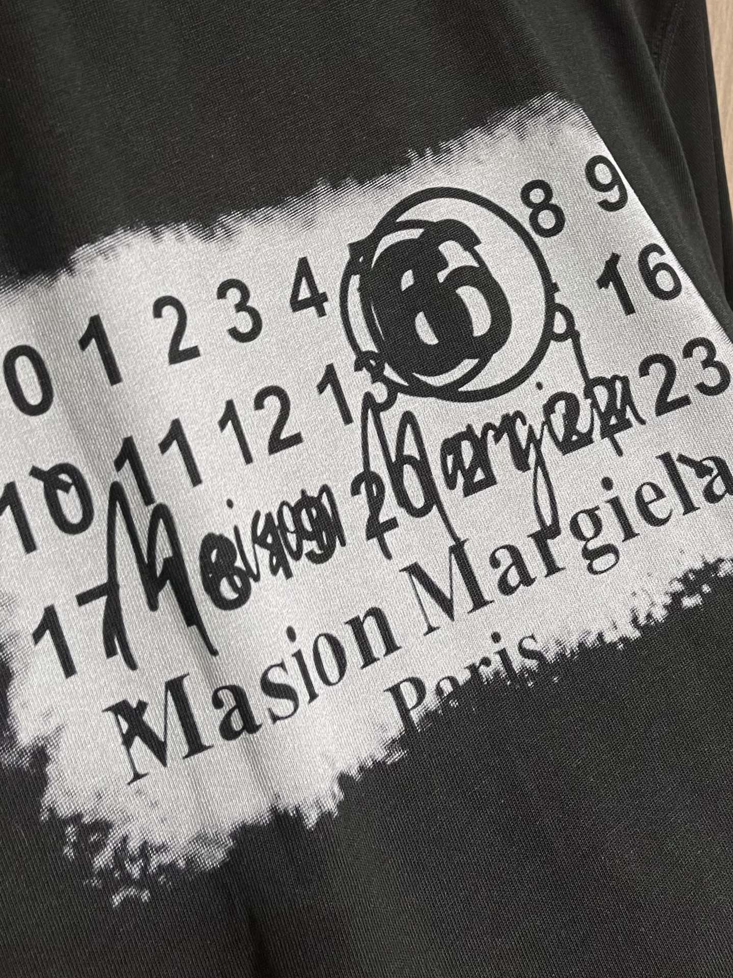 
maison margiel MM6 马吉拉 2025SS春夏新款短袖T恤，定制专属洗水纯棉面料，胸前