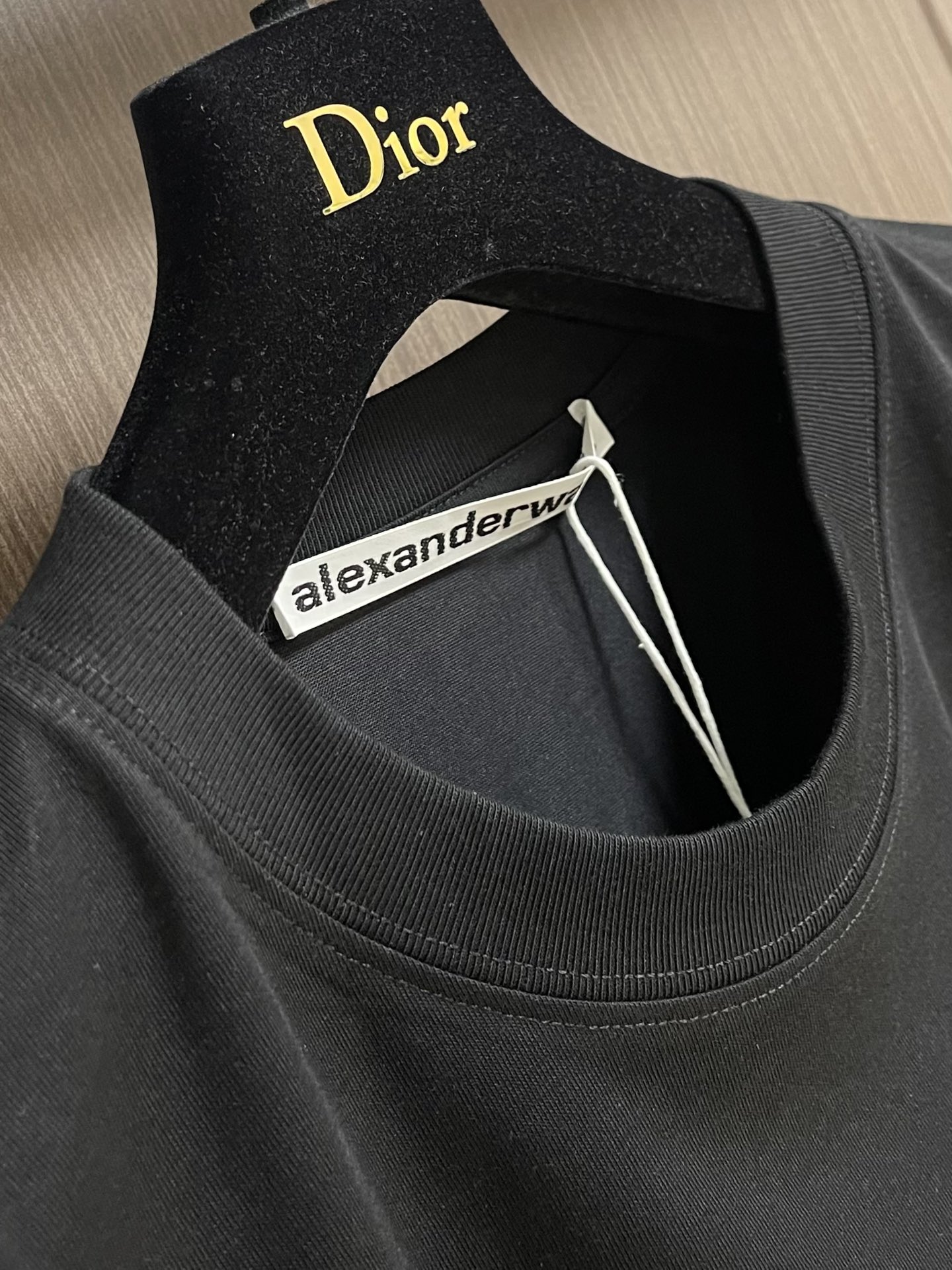 
Alexander wang 2025ss春夏新款印花字母logo圆领T恤，善于塑造年轻人的心，自由简