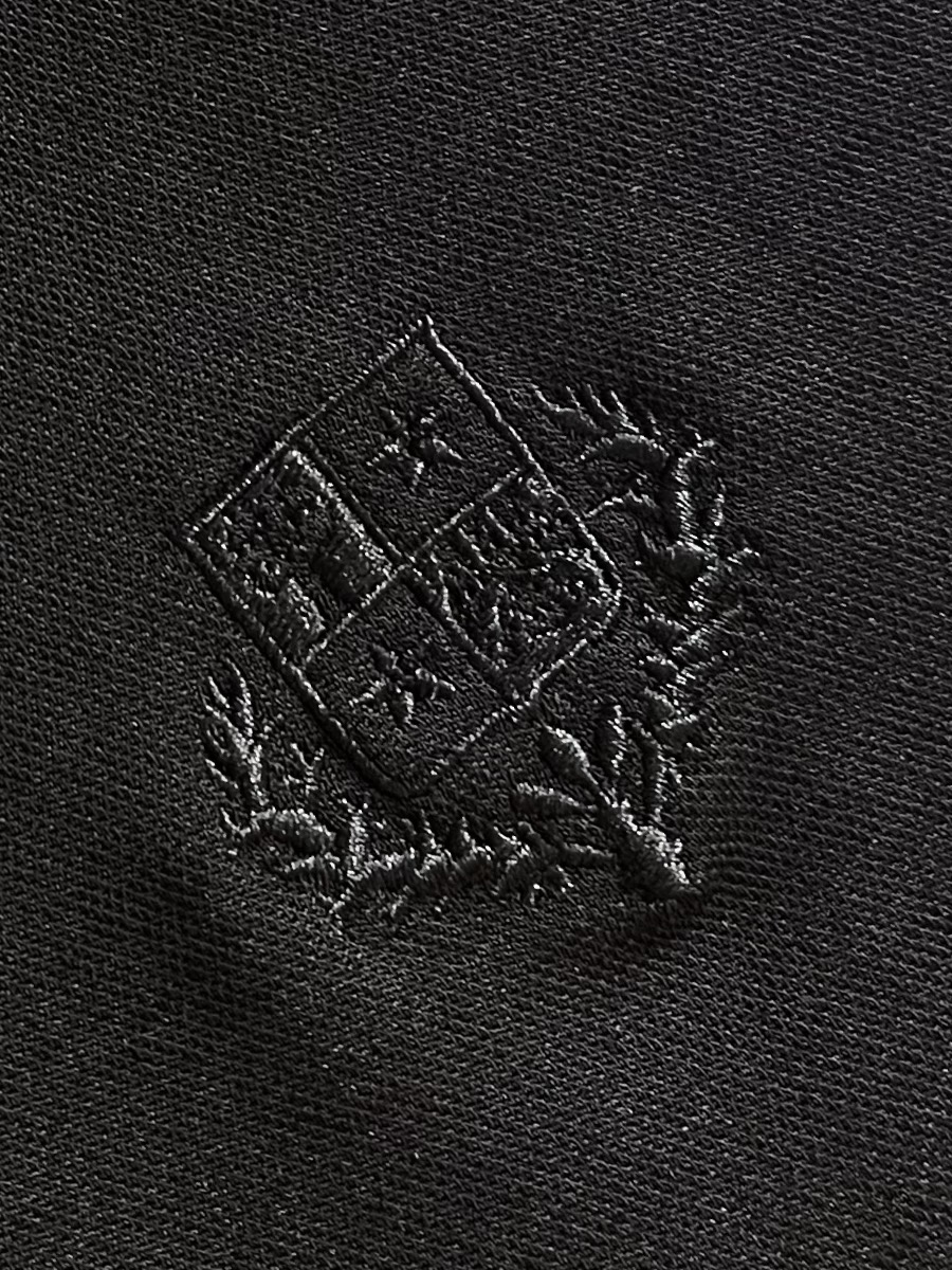 
lp。 LoroPiana 天丝棉麻拉链门襟翻领短袖POLO衫 打破纽扣式常规设计 这款采用拉链门襟视
