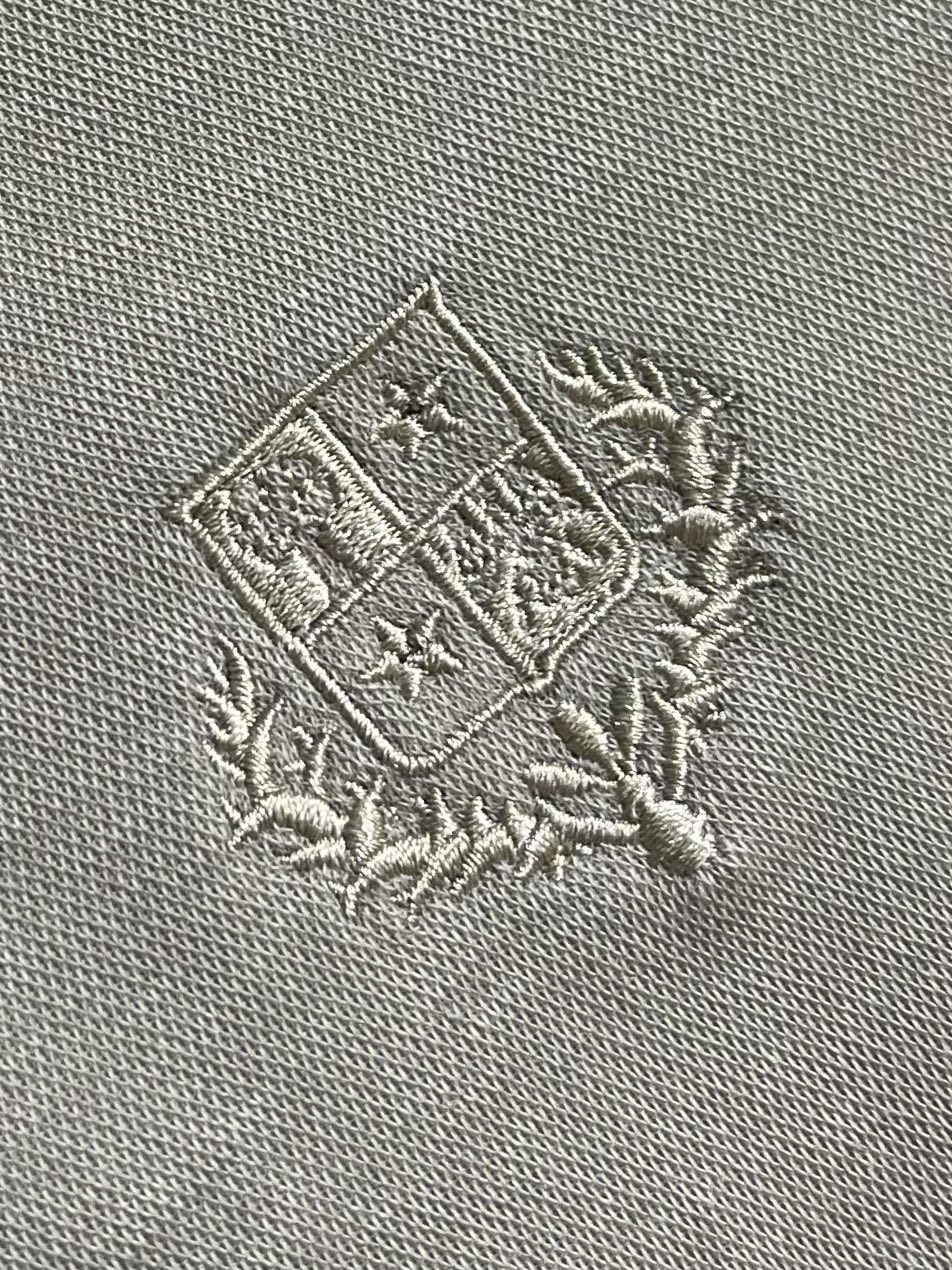 
lp。 LoroPiana 天丝棉麻拉链门襟翻领短袖POLO衫 打破纽扣式常规设计 这款采用拉链门襟视