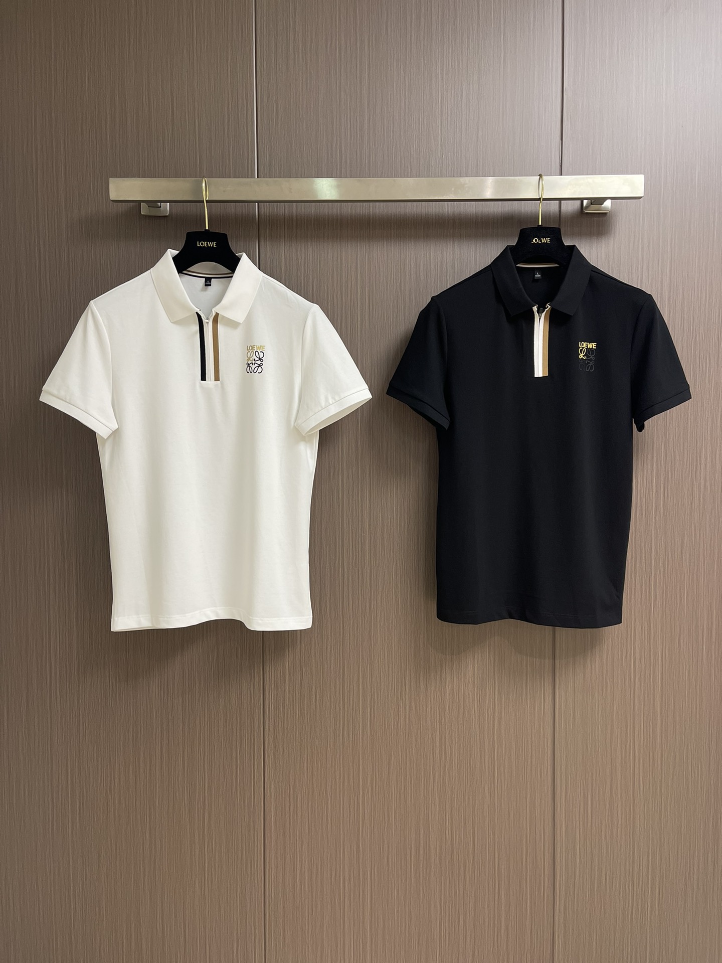 
loewe 2025SS新款春夏短袖翻领半拉练翻领Polo，客供定制高端朱地面料，拉链拼色螺纹超级好看
