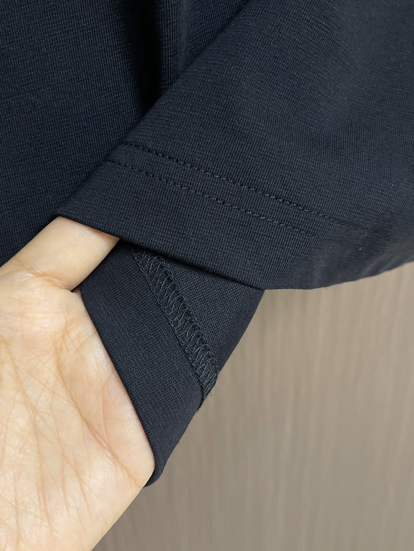 
lp。 LoroPiana 2025ss春夏老钱新贵推荐！商务通勤撞色翻领短袖POLO 衫 打破纽扣式