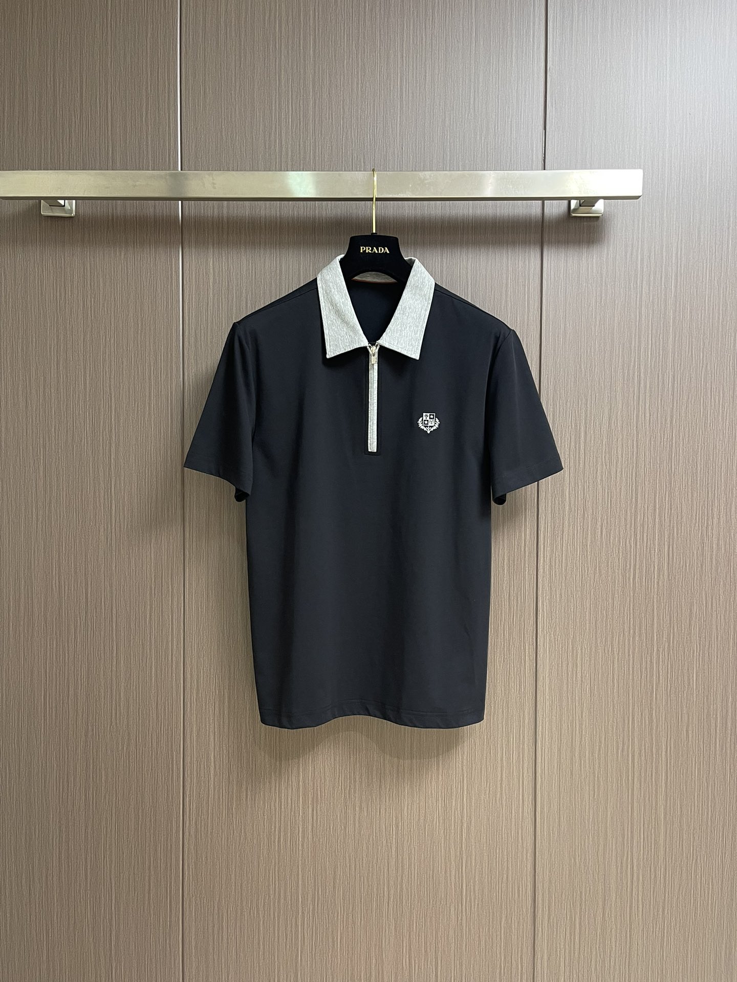 
lp。 LoroPiana 2025ss春夏老钱新贵推荐！商务通勤撞色翻领短袖POLO 衫 打破纽扣式