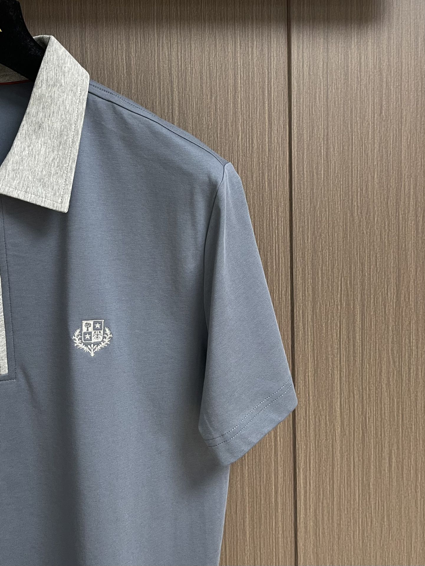 
lp。 LoroPiana 2025ss春夏老钱新贵推荐！商务通勤撞色翻领短袖POLO 衫 打破纽扣式