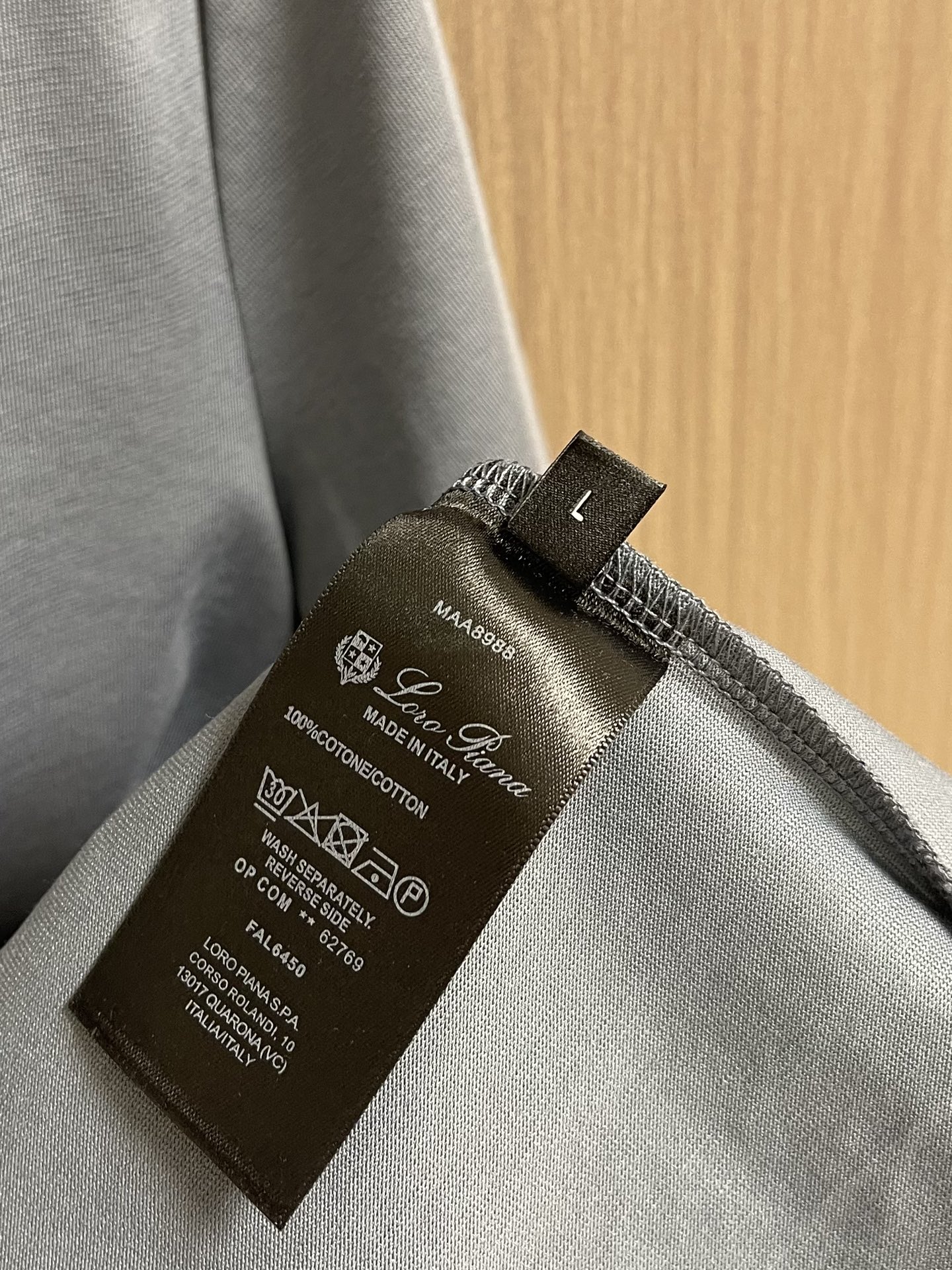 
lp。 LoroPiana 2025ss春夏老钱新贵推荐！商务通勤撞色翻领短袖POLO 衫 打破纽扣式