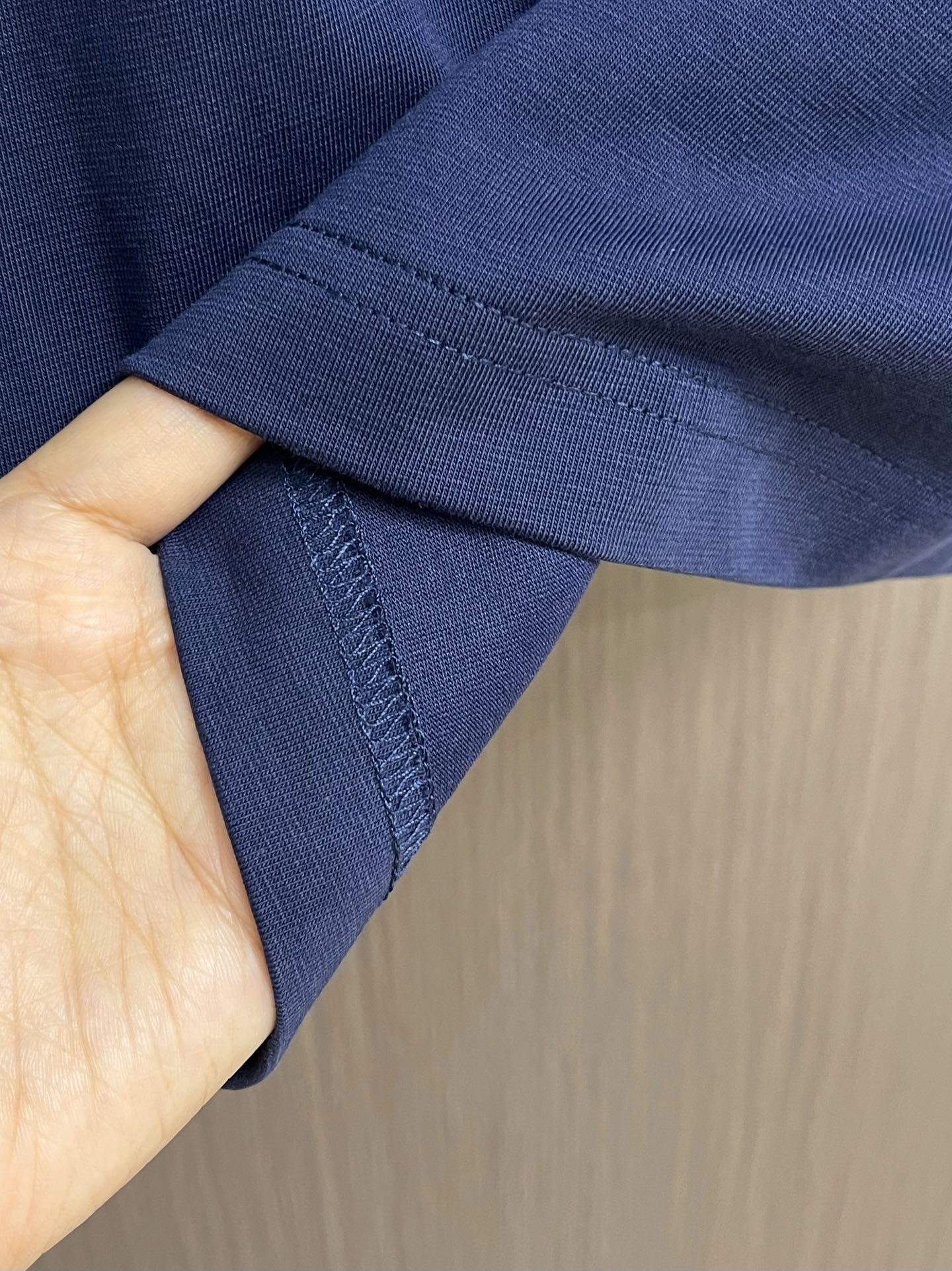 
lp。 LoroPiana 2025ss春夏老钱新贵推荐！商务通勤撞色翻领短袖POLO 衫 打破纽扣式