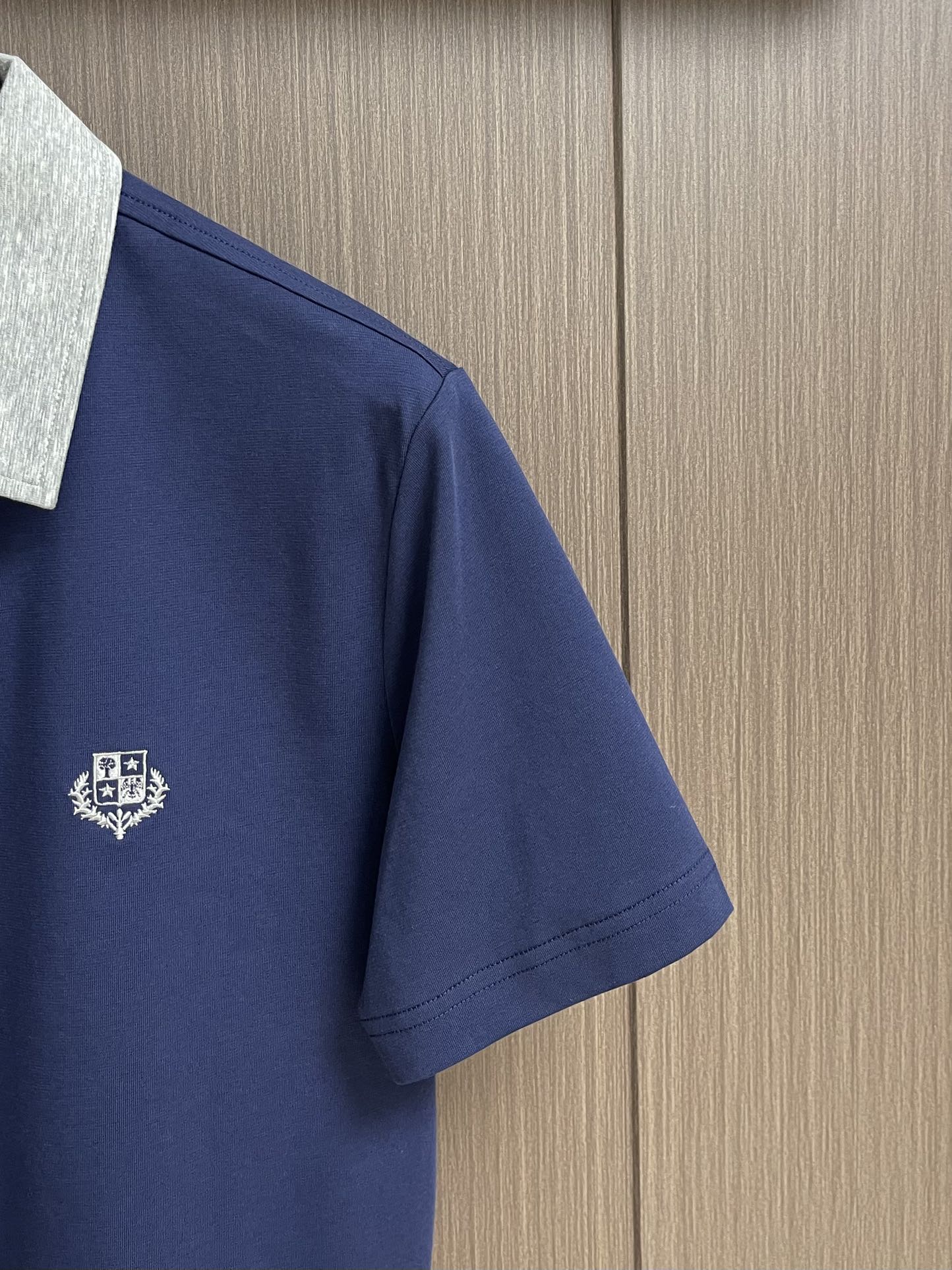 
lp。 LoroPiana 2025ss春夏老钱新贵推荐！商务通勤撞色翻领短袖POLO 衫 打破纽扣式